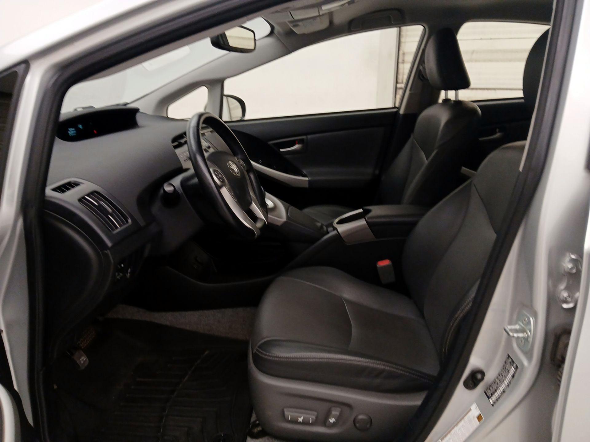 Thumbnail: 2015 Toyota Prius - 11