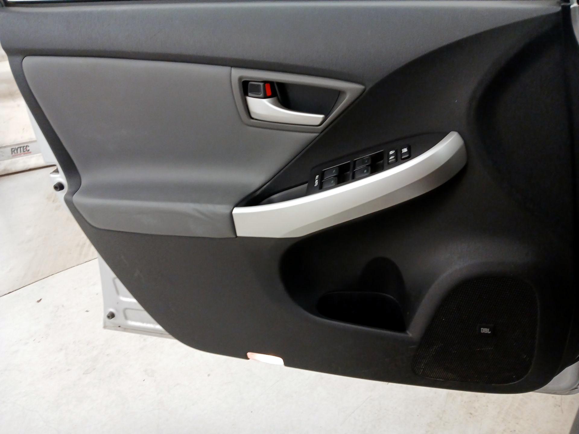 Thumbnail: 2015 Toyota Prius - 12
