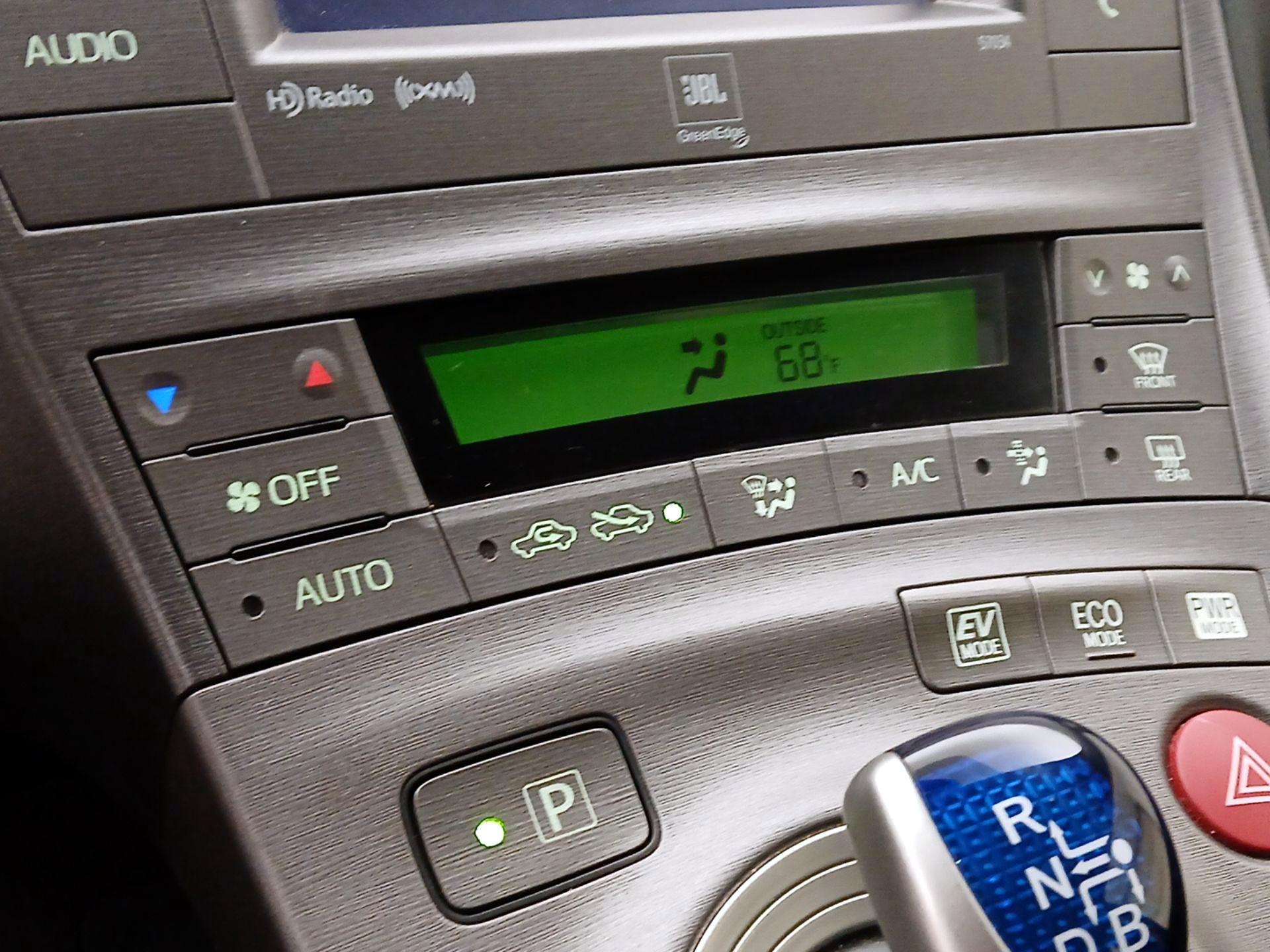 Thumbnail: 2015 Toyota Prius - 16