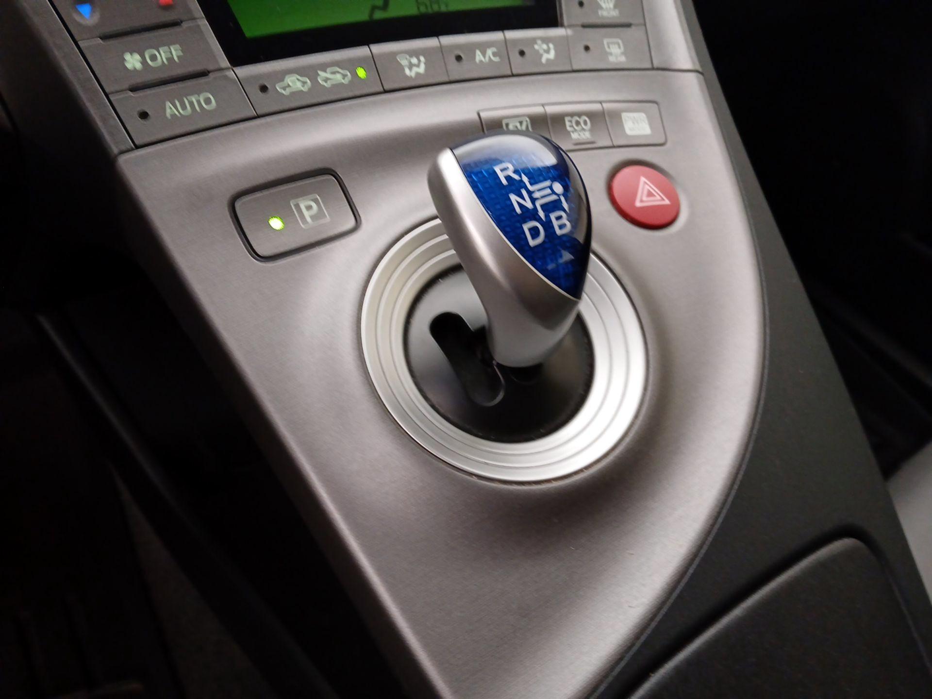 Thumbnail: 2015 Toyota Prius - 17