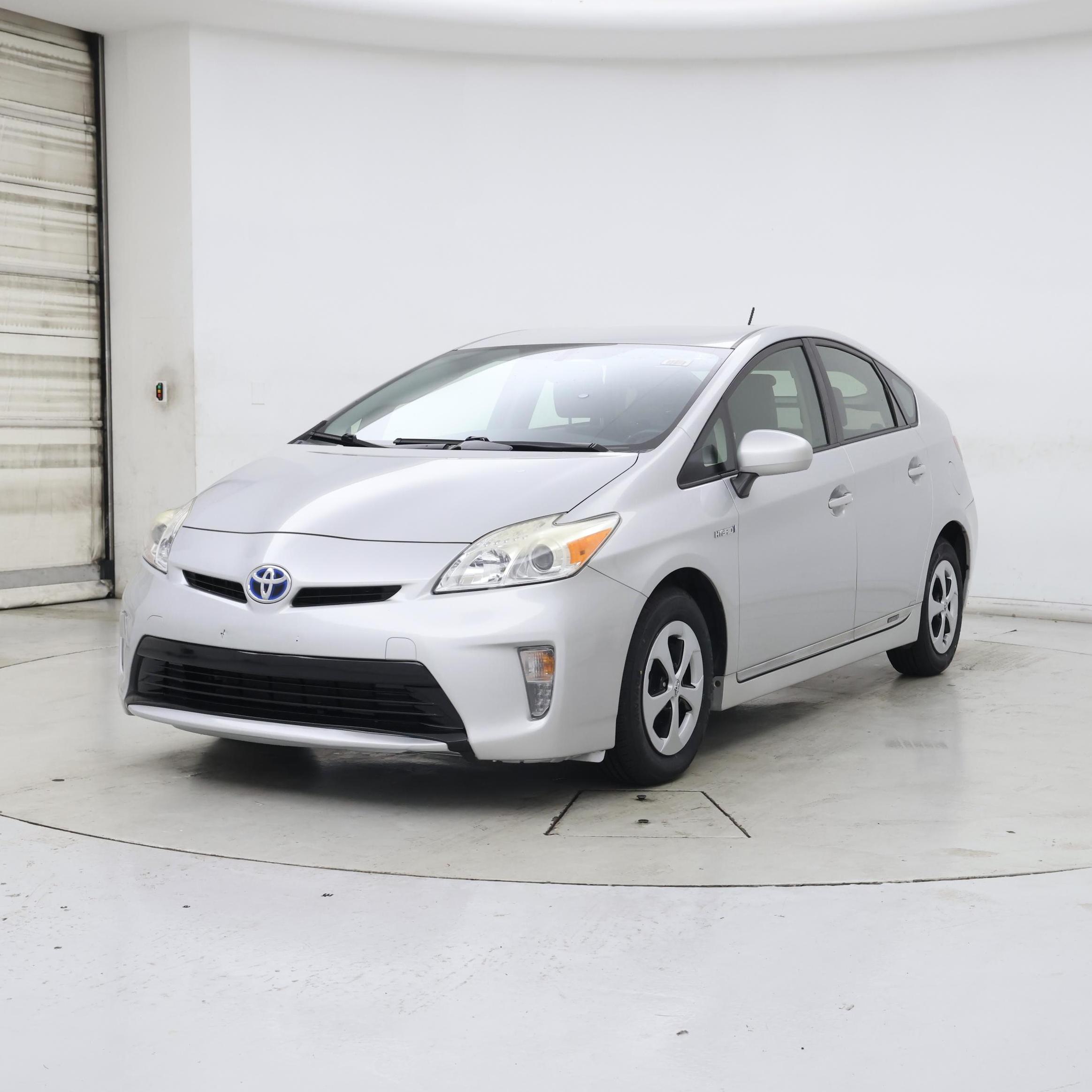 Thumbnail: 2015 Toyota Prius - 4