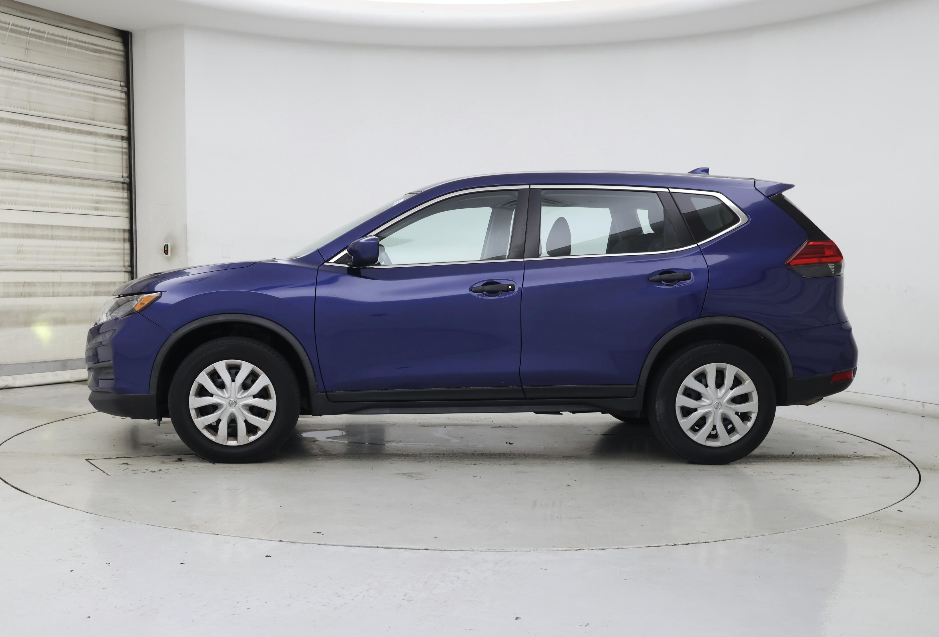 Thumbnail: 2017 Nissan Rogue - 3