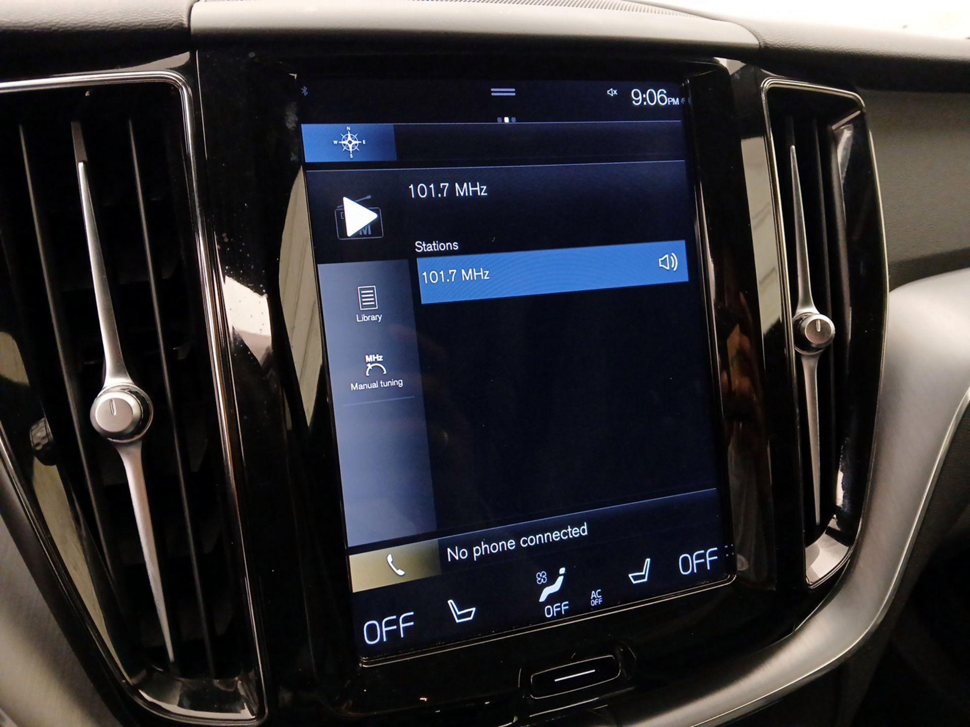 Thumbnail: 2018 Volvo XC60 - 16