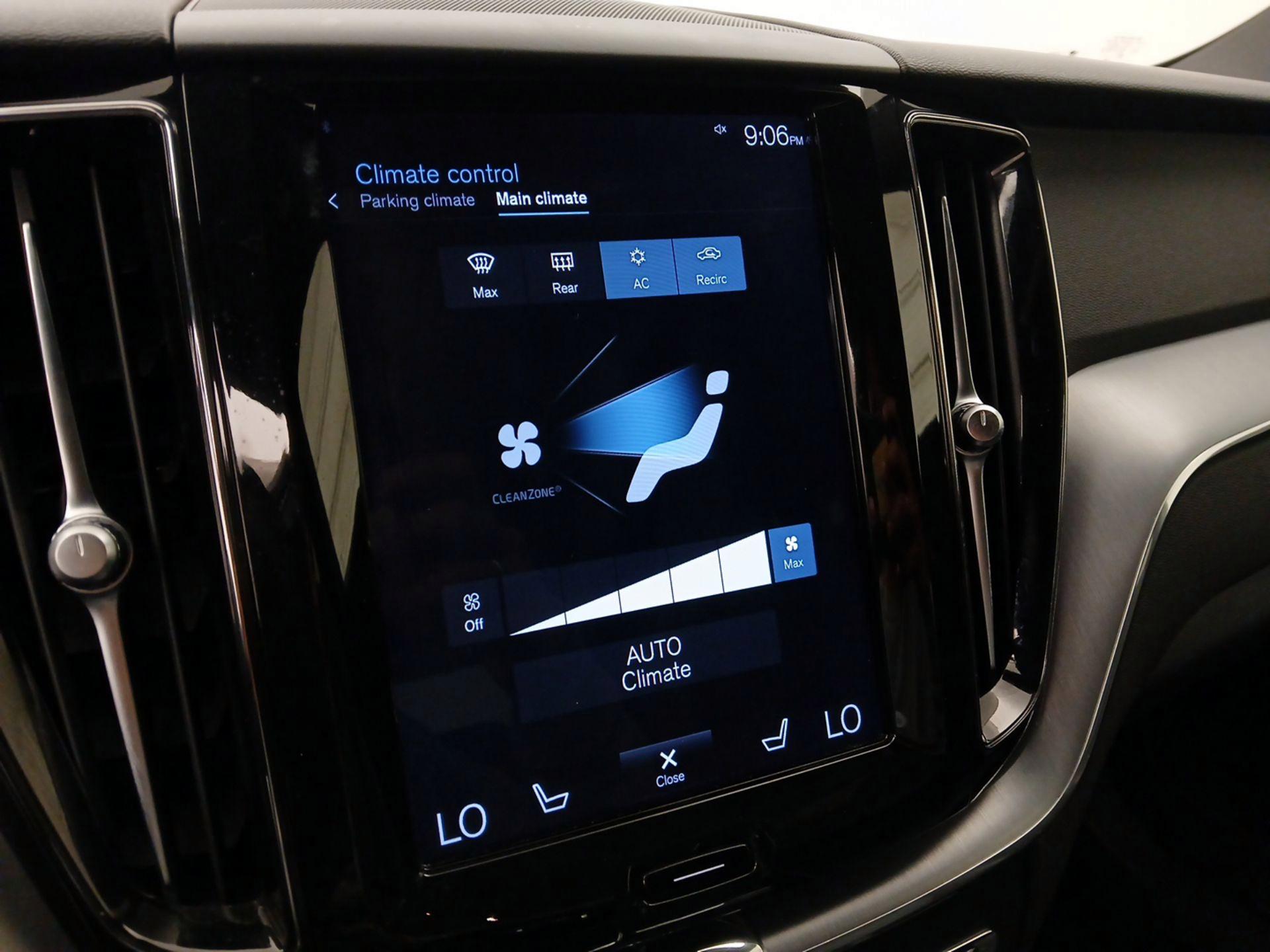 Thumbnail: 2018 Volvo XC60 - 17
