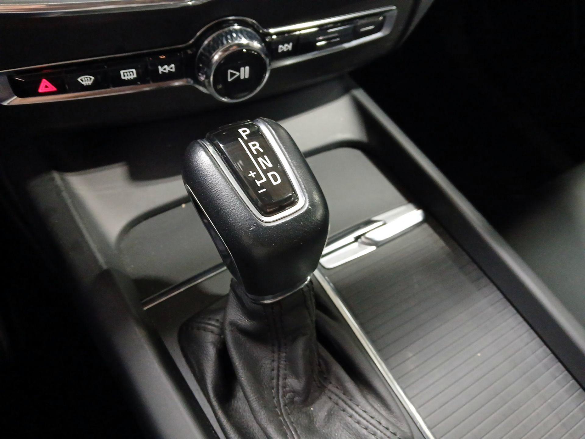 Thumbnail: 2018 Volvo XC60 - 18
