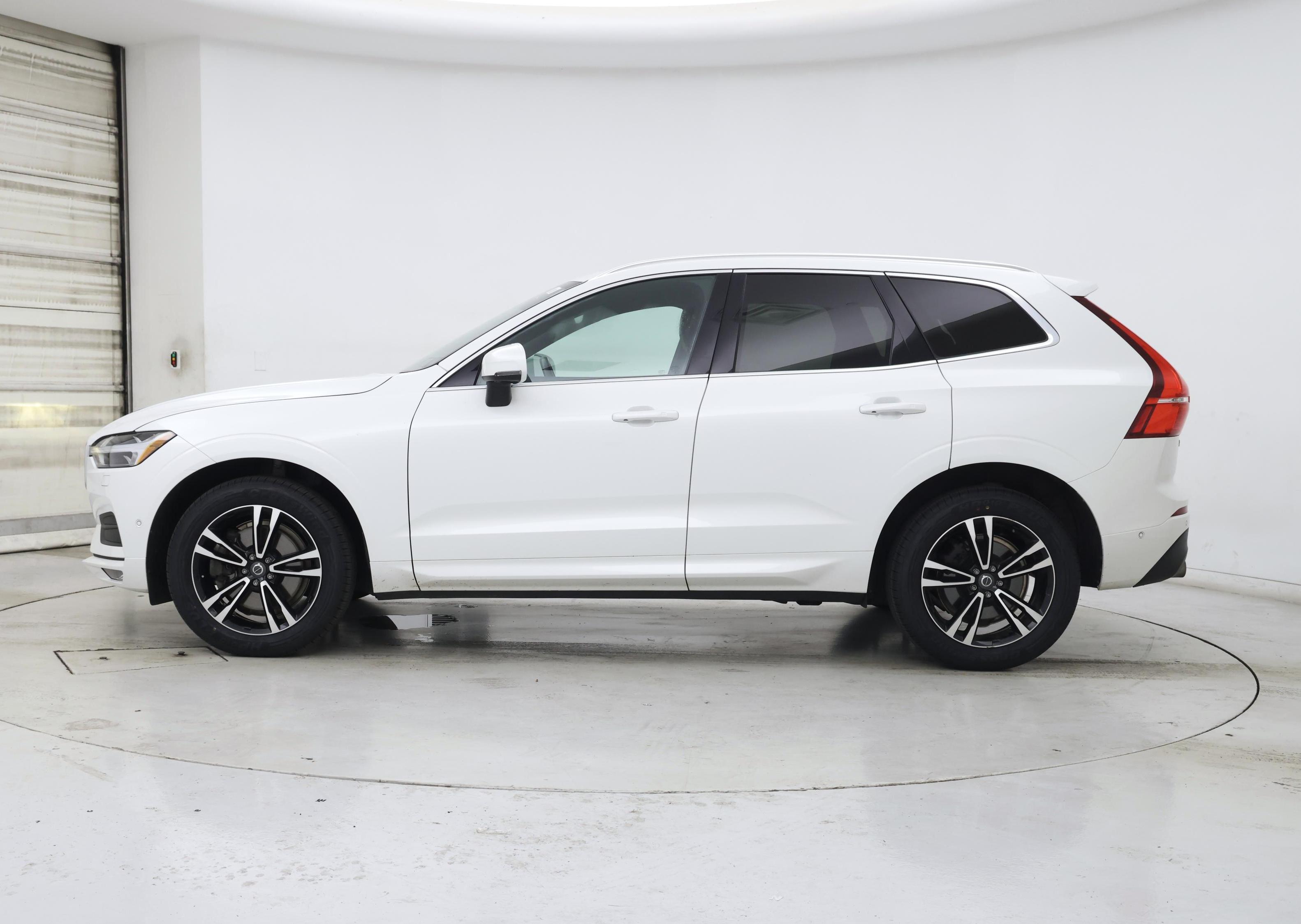 Thumbnail: 2018 Volvo XC60 - 3