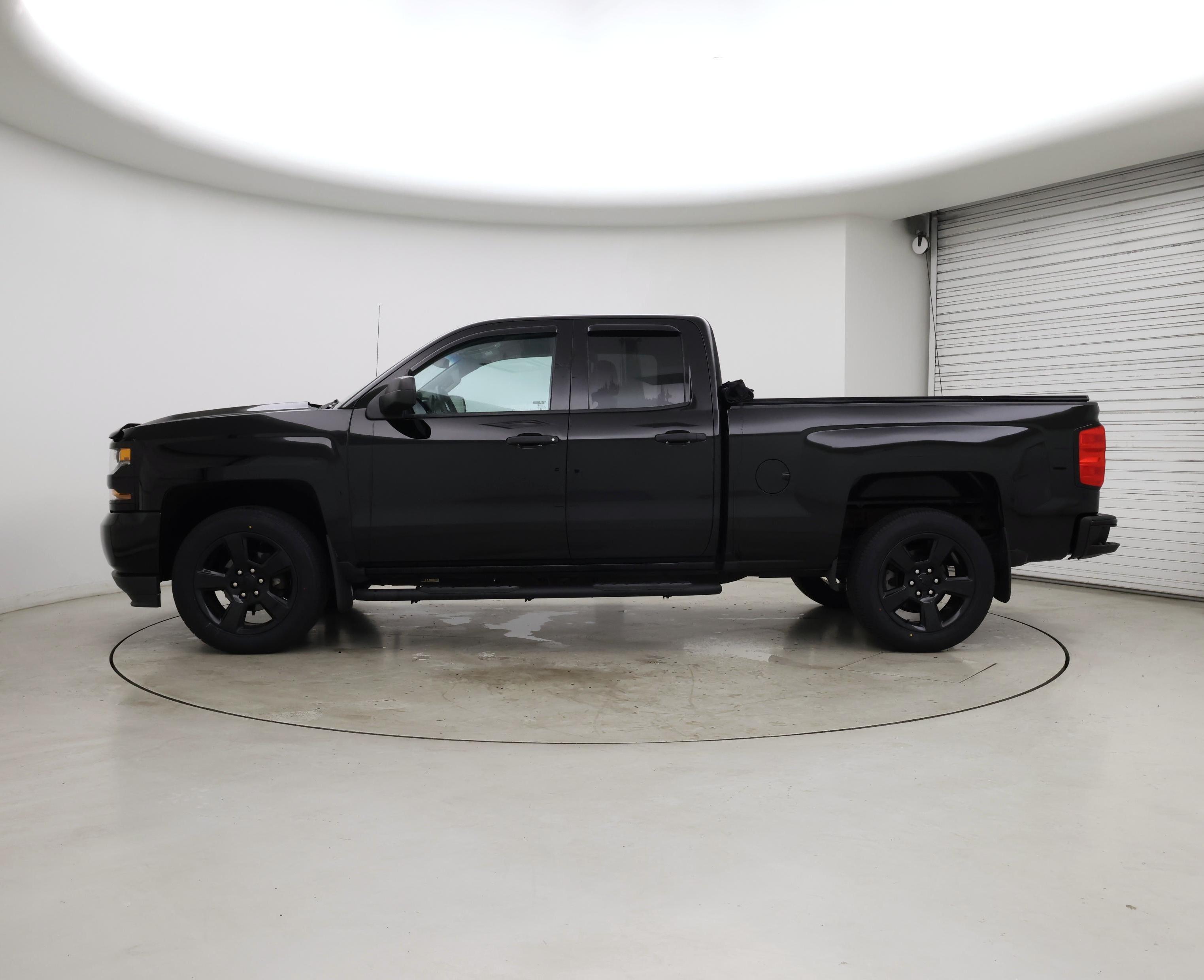 Thumbnail: 2018 Chevrolet Silverado 1500 - 3