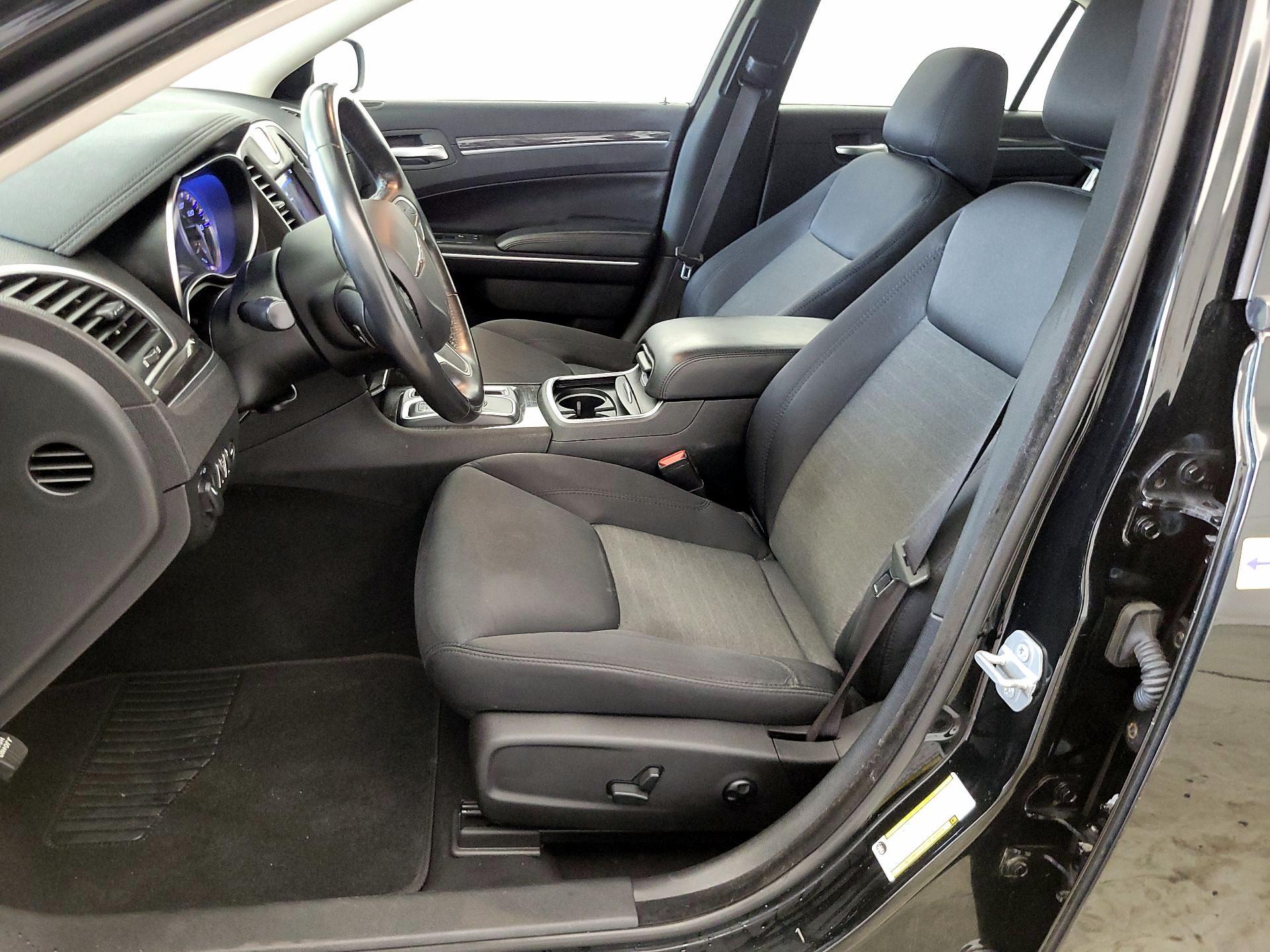 Thumbnail: 2019 Chrysler 300 - 11