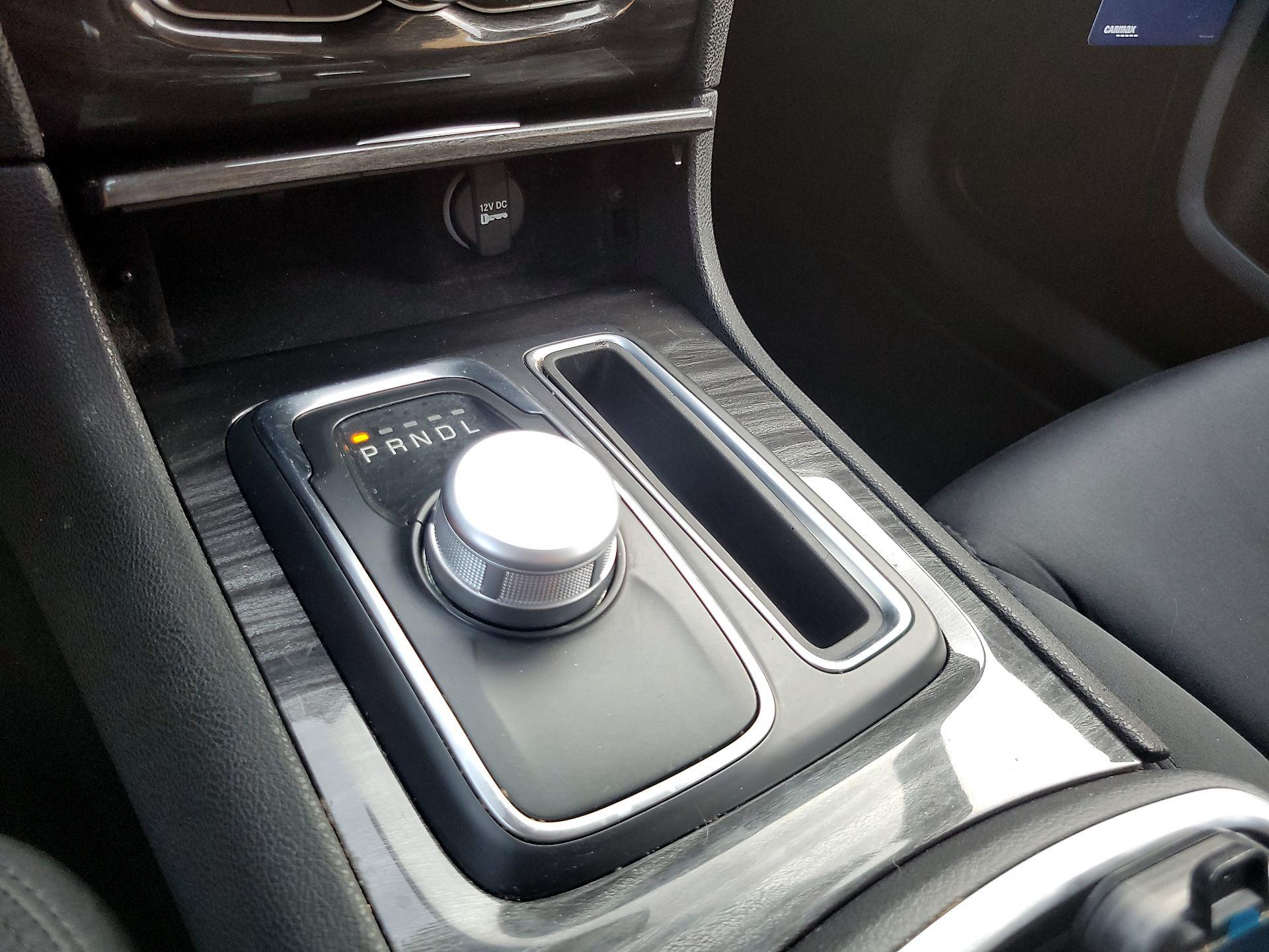Thumbnail: 2019 Chrysler 300 - 17