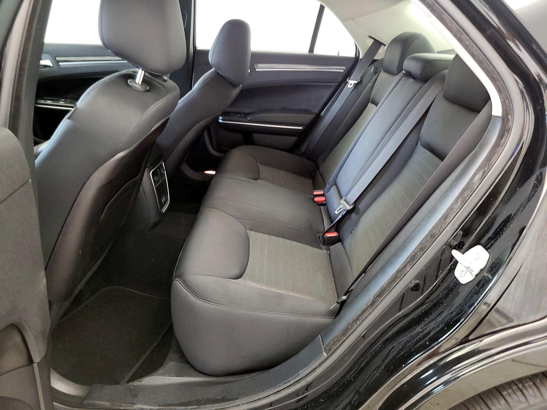 Thumbnail: 2019 Chrysler 300 - 19