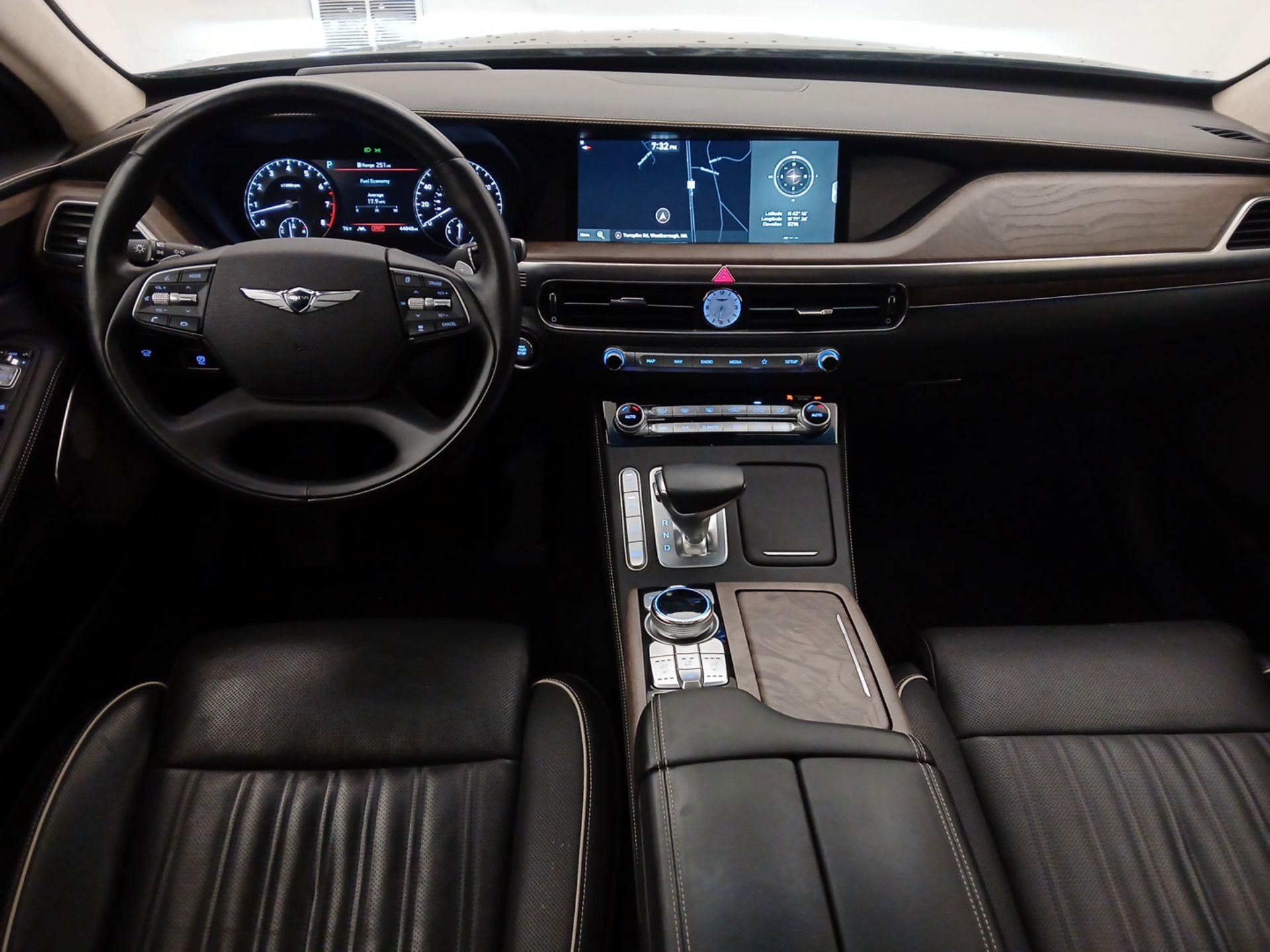 Thumbnail: 2021 Genesis G90 - 9