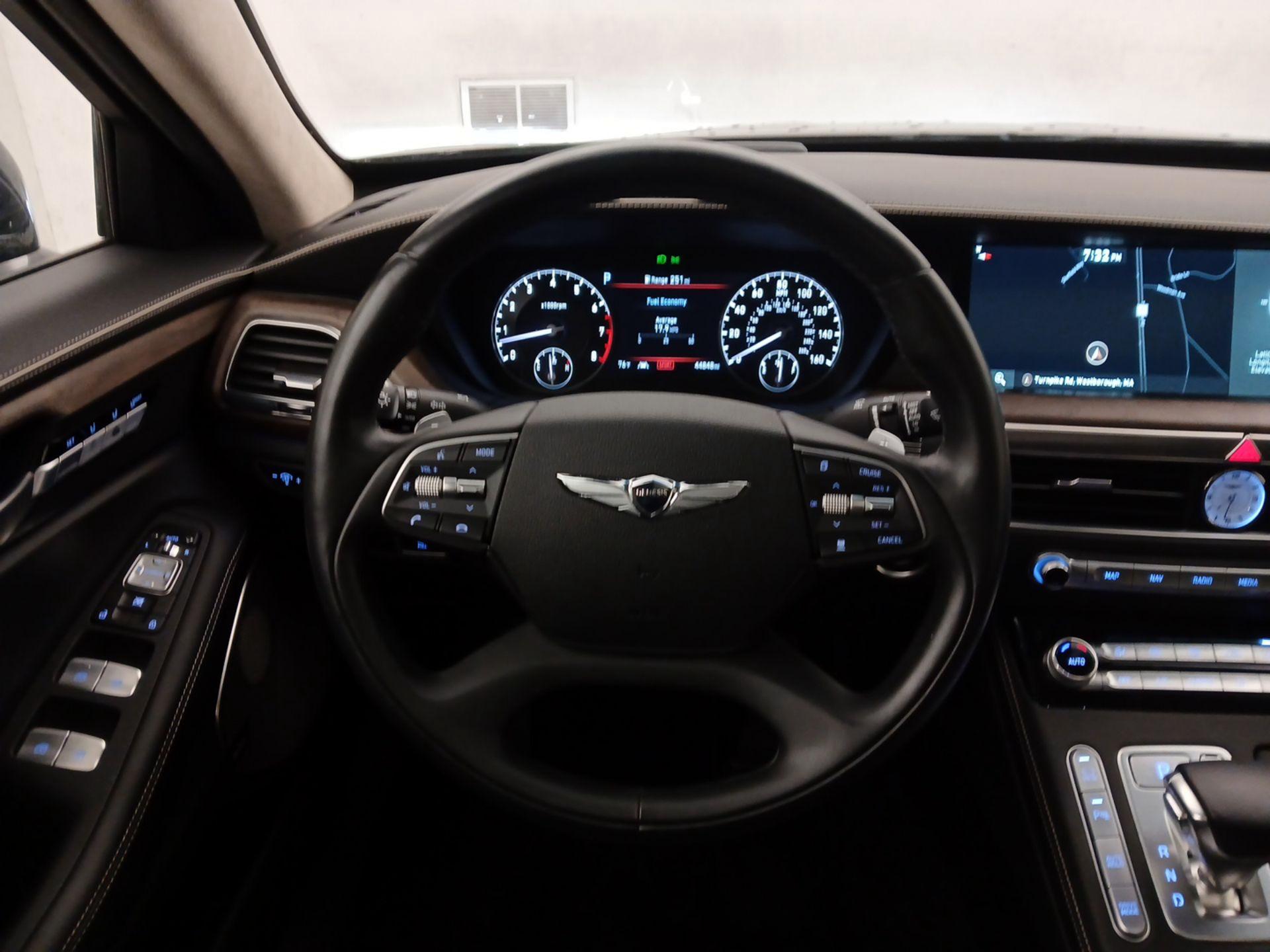 Thumbnail: 2021 Genesis G90 - 10
