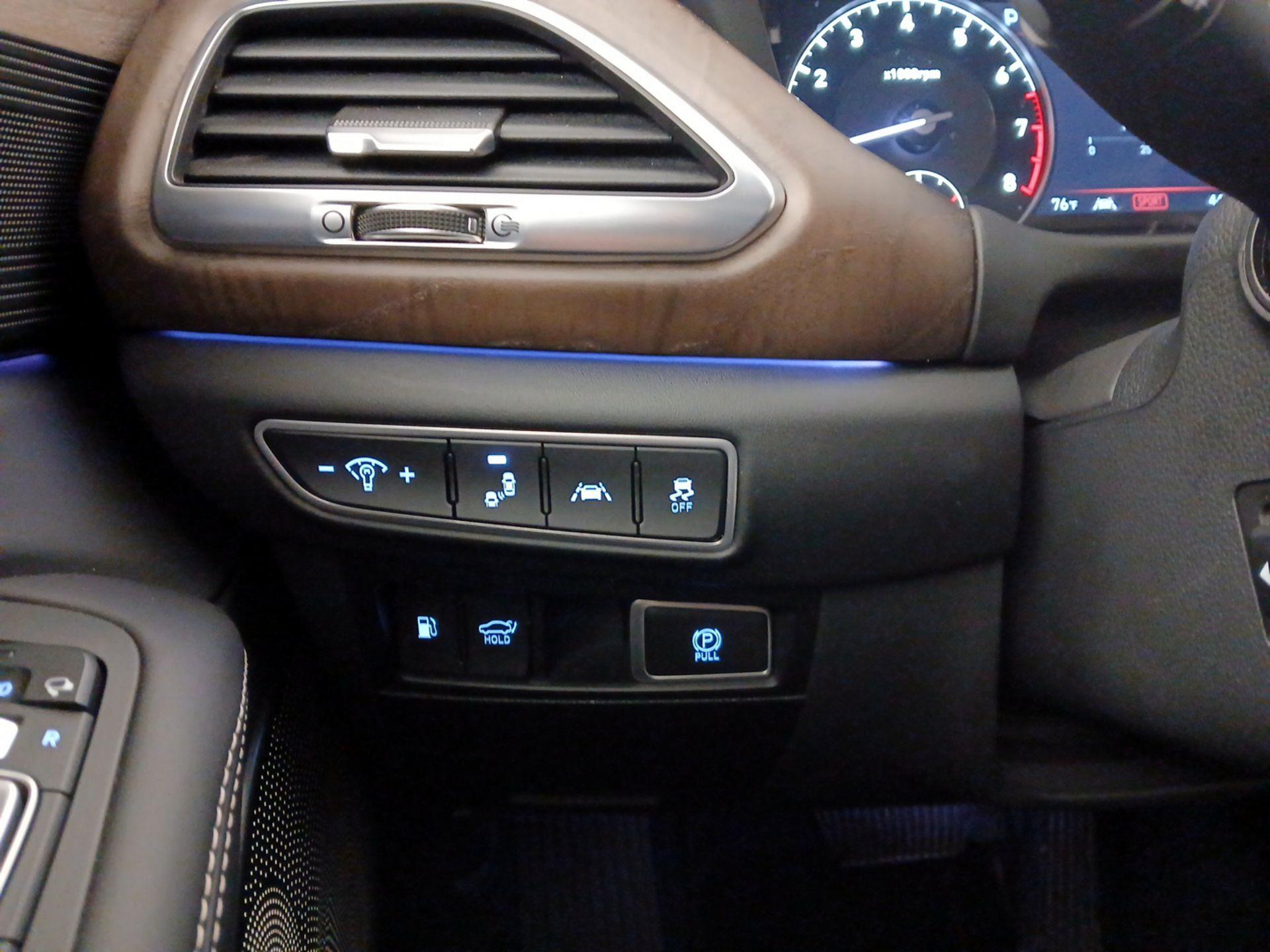 Thumbnail: 2021 Genesis G90 - 13