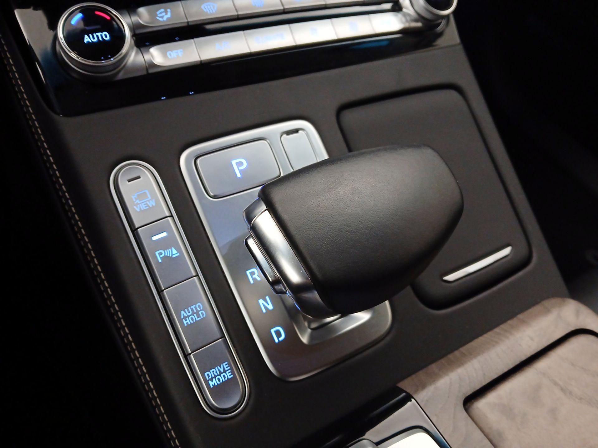 Thumbnail: 2021 Genesis G90 - 18