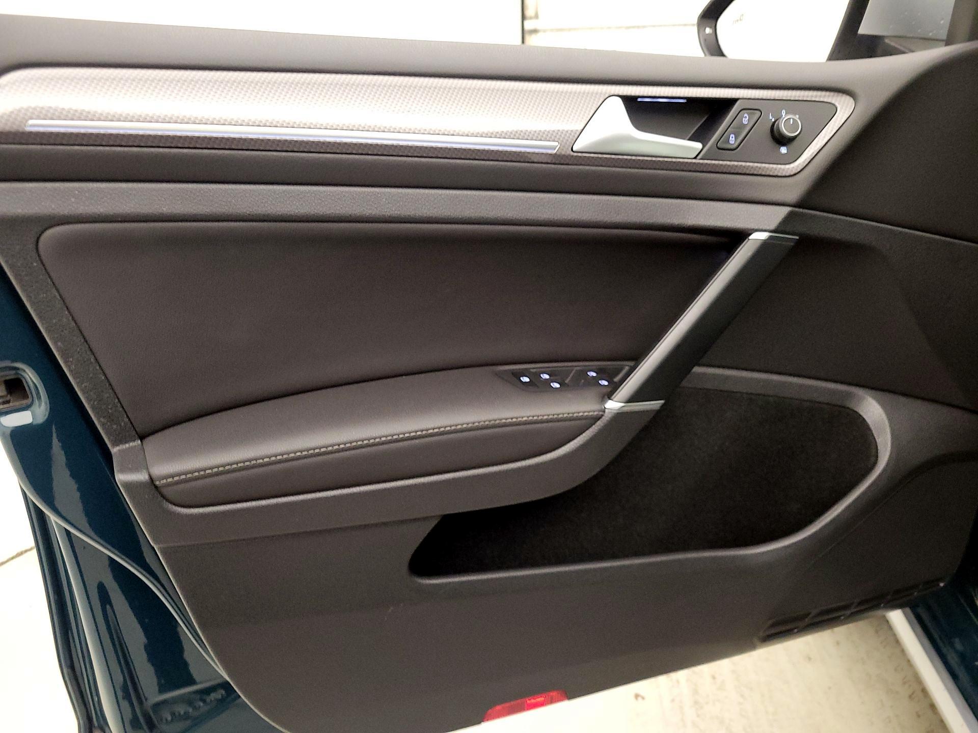 Thumbnail: 2019 Volkswagen Golf - 12