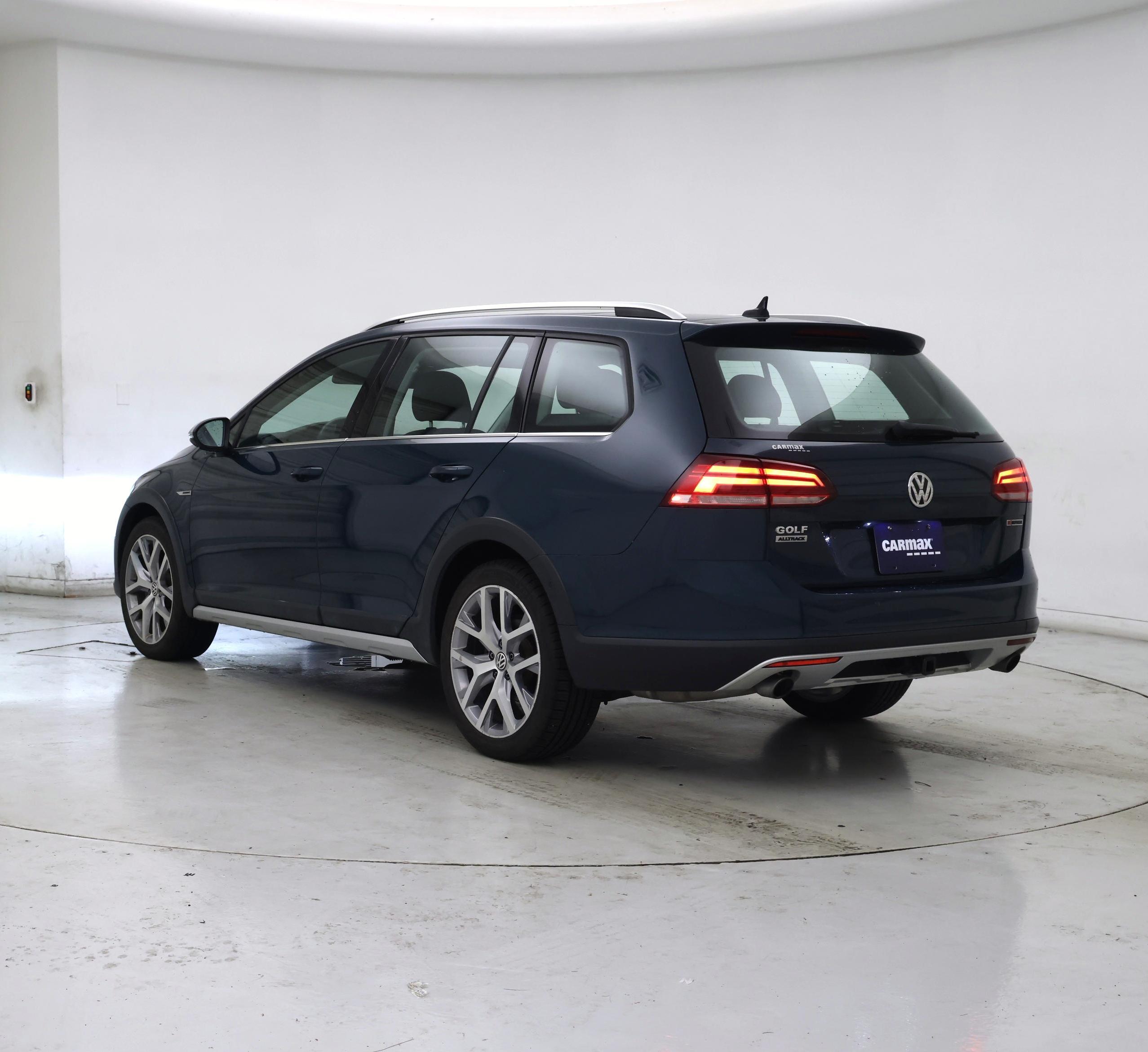 Thumbnail: 2019 Volkswagen Golf - 2