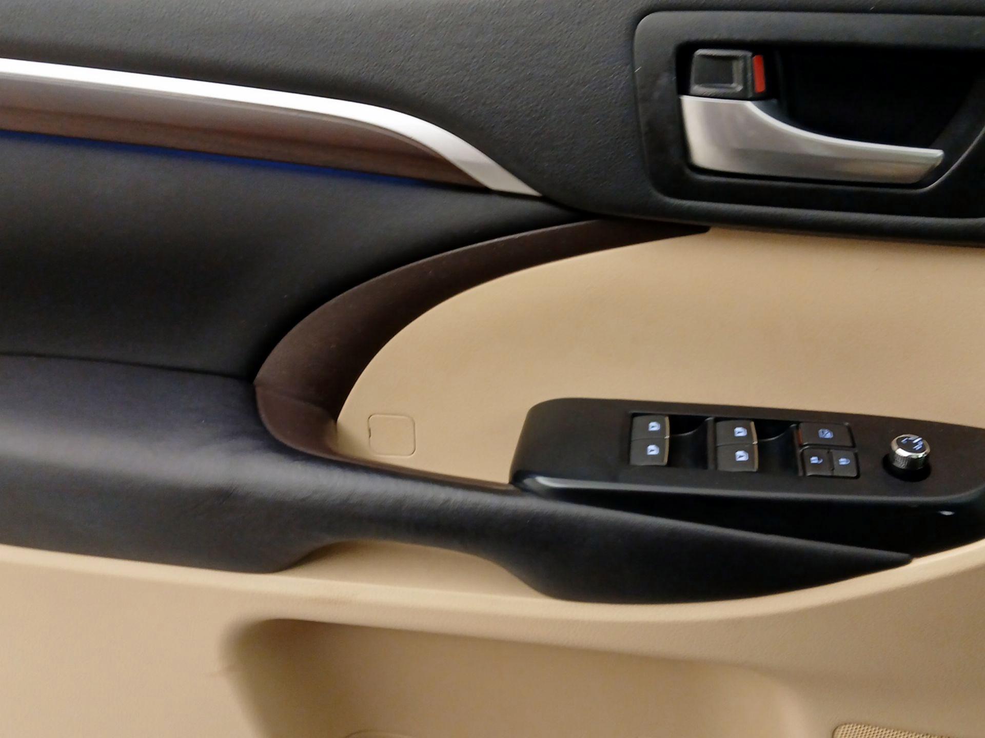 Thumbnail: 2016 Toyota Highlander - 10