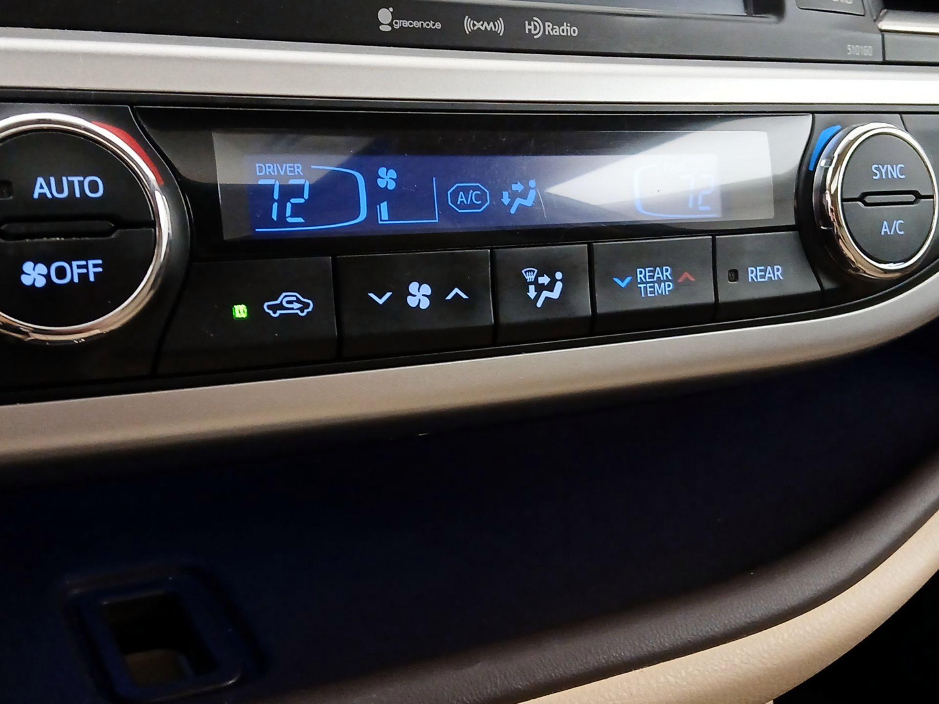 Thumbnail: 2016 Toyota Highlander - 14