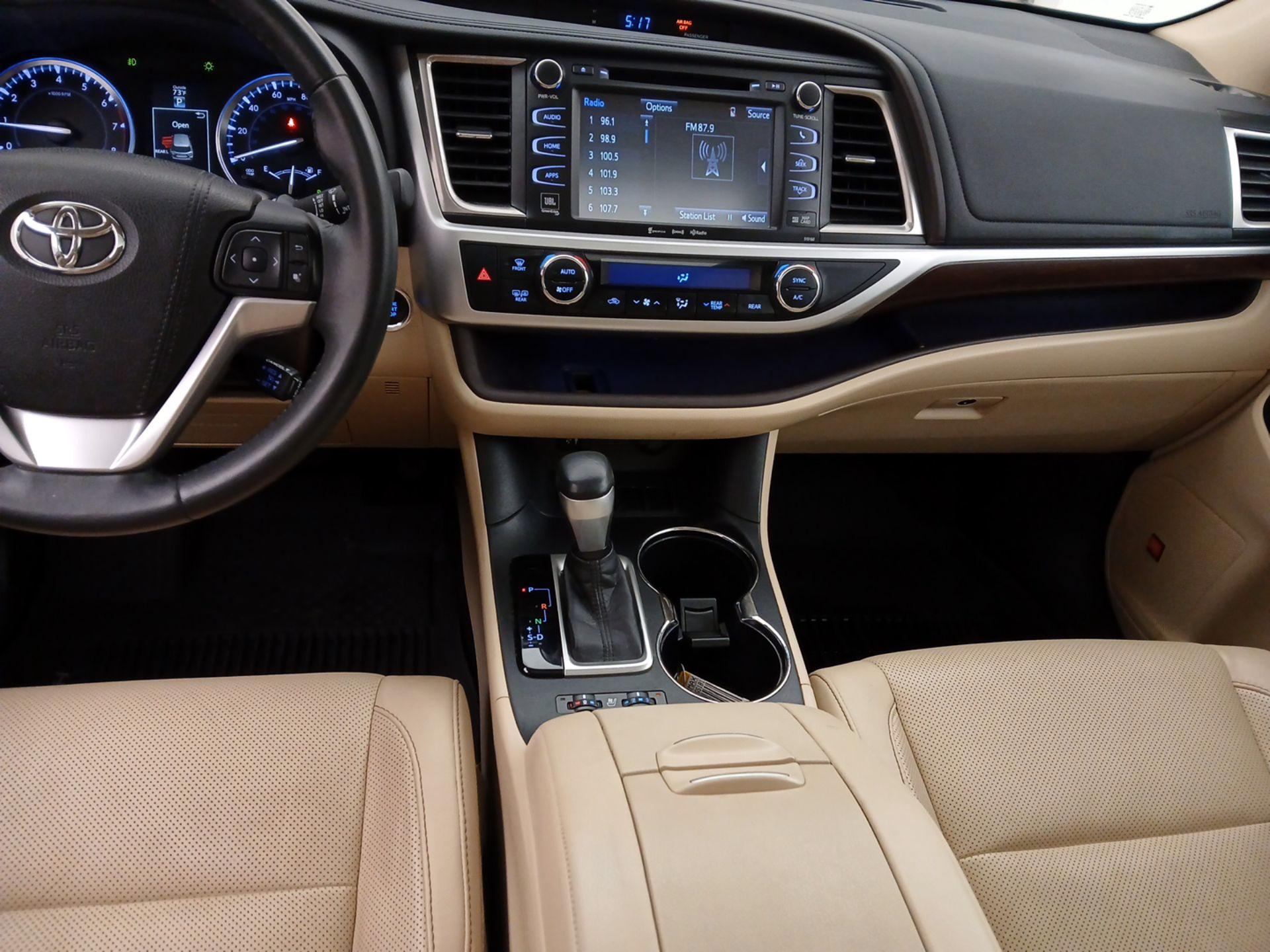 Thumbnail: 2016 Toyota Highlander - 8