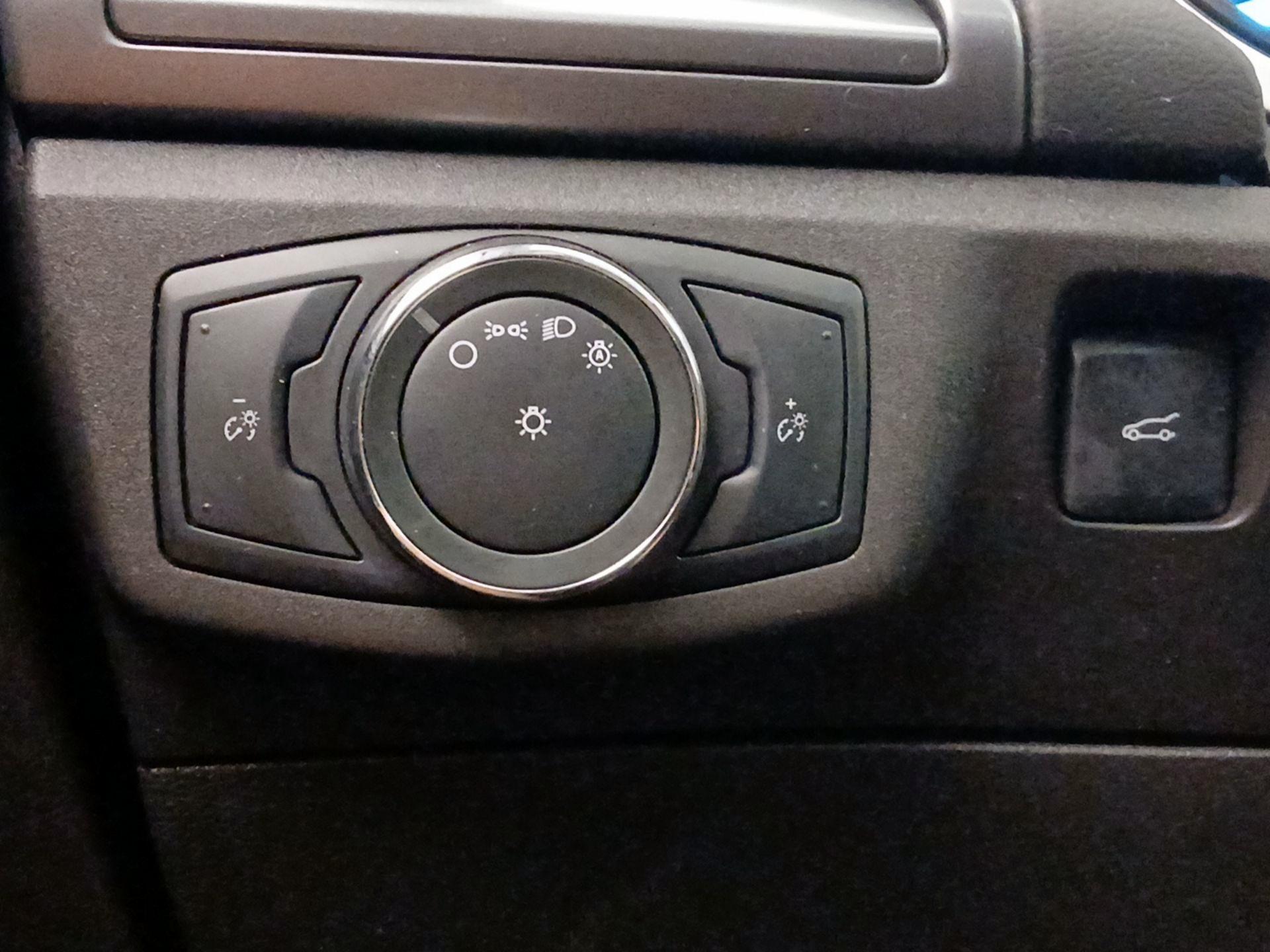 Thumbnail: 2015 Ford Fusion - 13