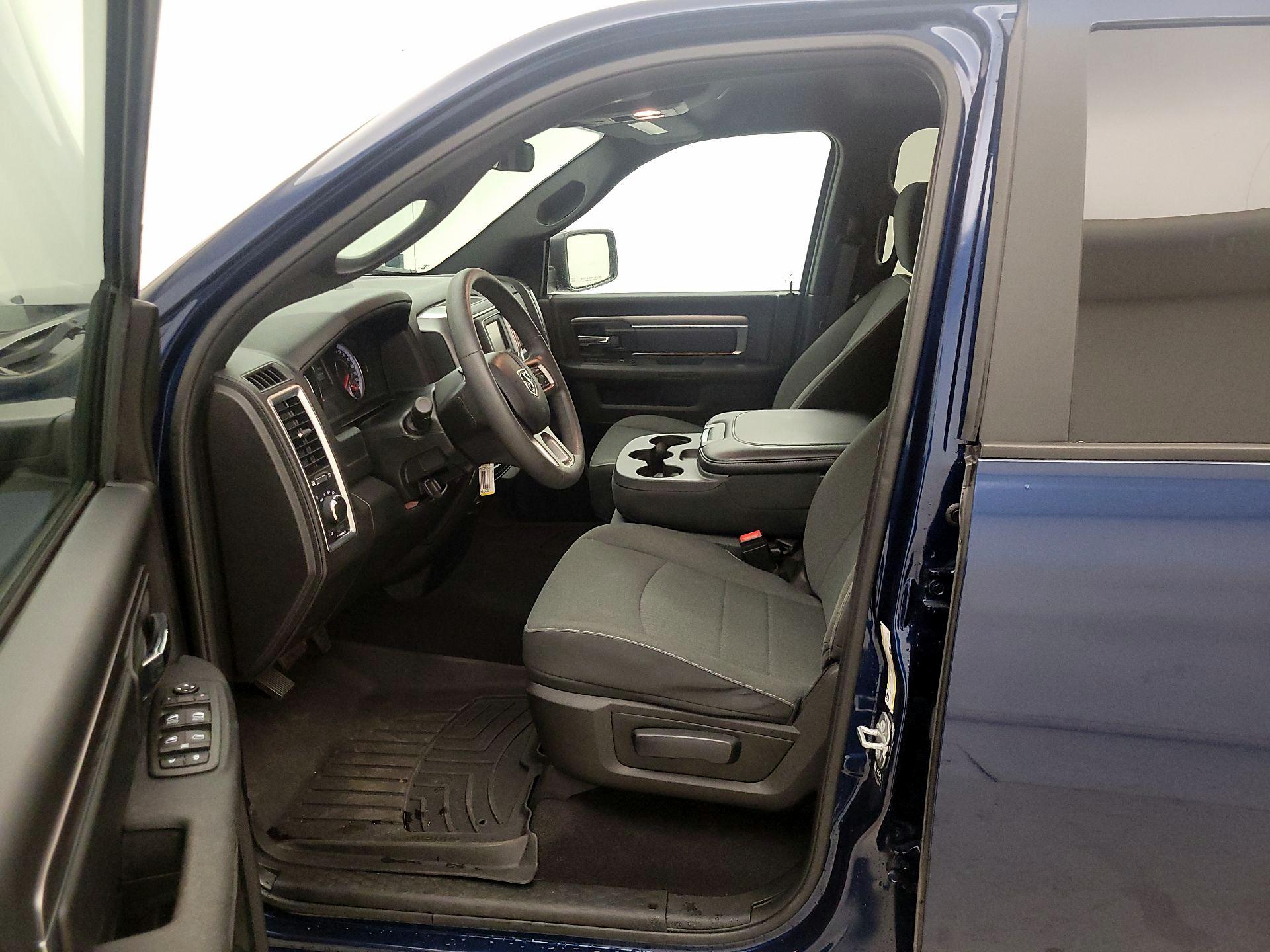 Thumbnail: 2021 RAM 1500 Classic - 11