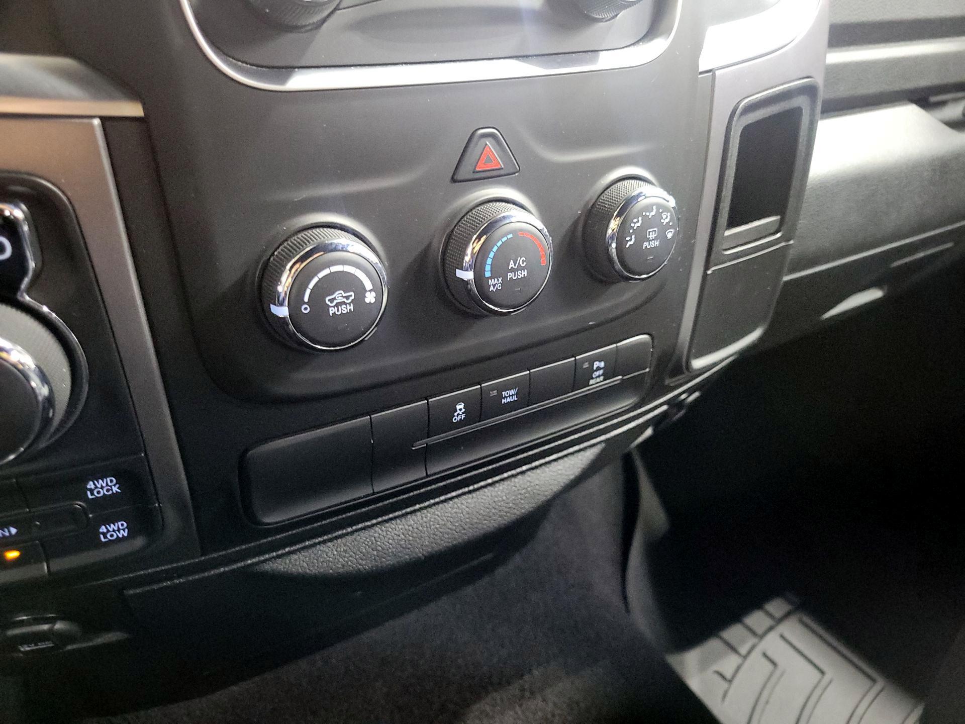 Thumbnail: 2021 RAM 1500 Classic - 16