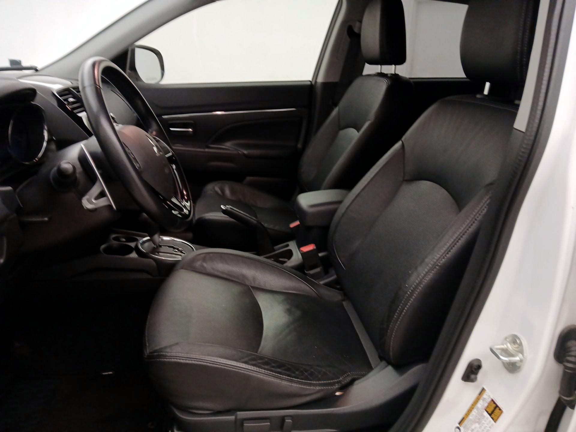 Thumbnail: 2017 Mitsubishi Outlander Sport - 9