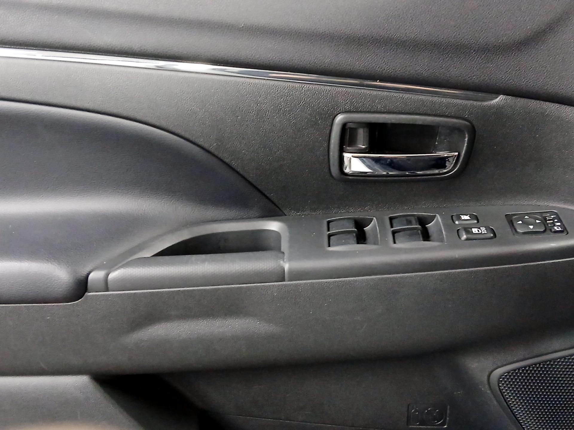 Thumbnail: 2017 Mitsubishi Outlander Sport - 10