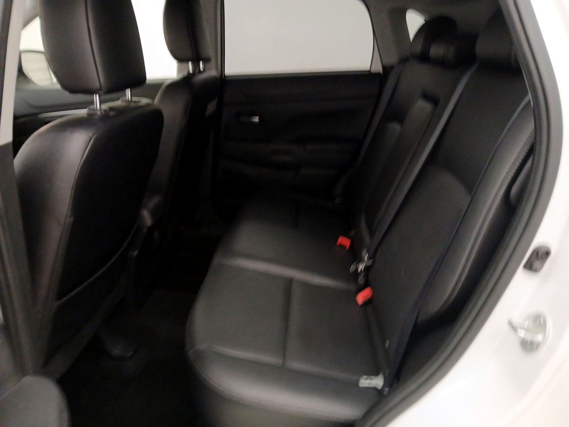 Thumbnail: 2017 Mitsubishi Outlander Sport - 17