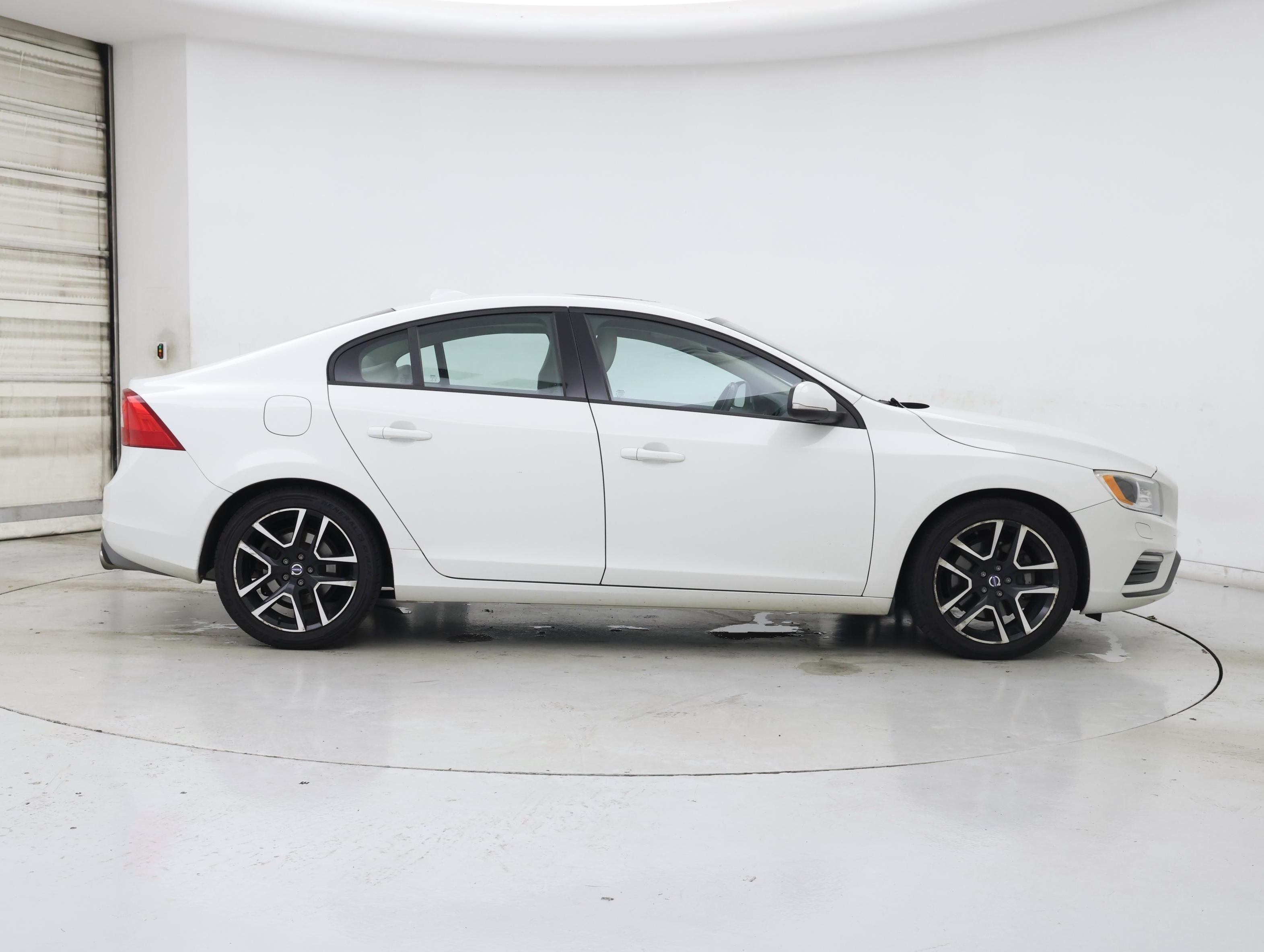 Thumbnail: 2017 Volvo S60 - 7