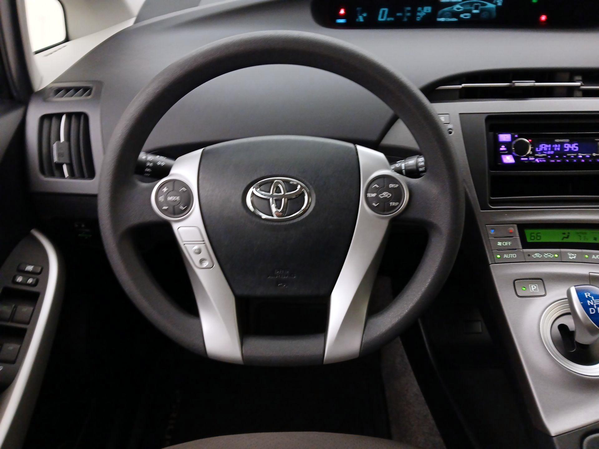 Thumbnail: 2015 Toyota Prius - 10