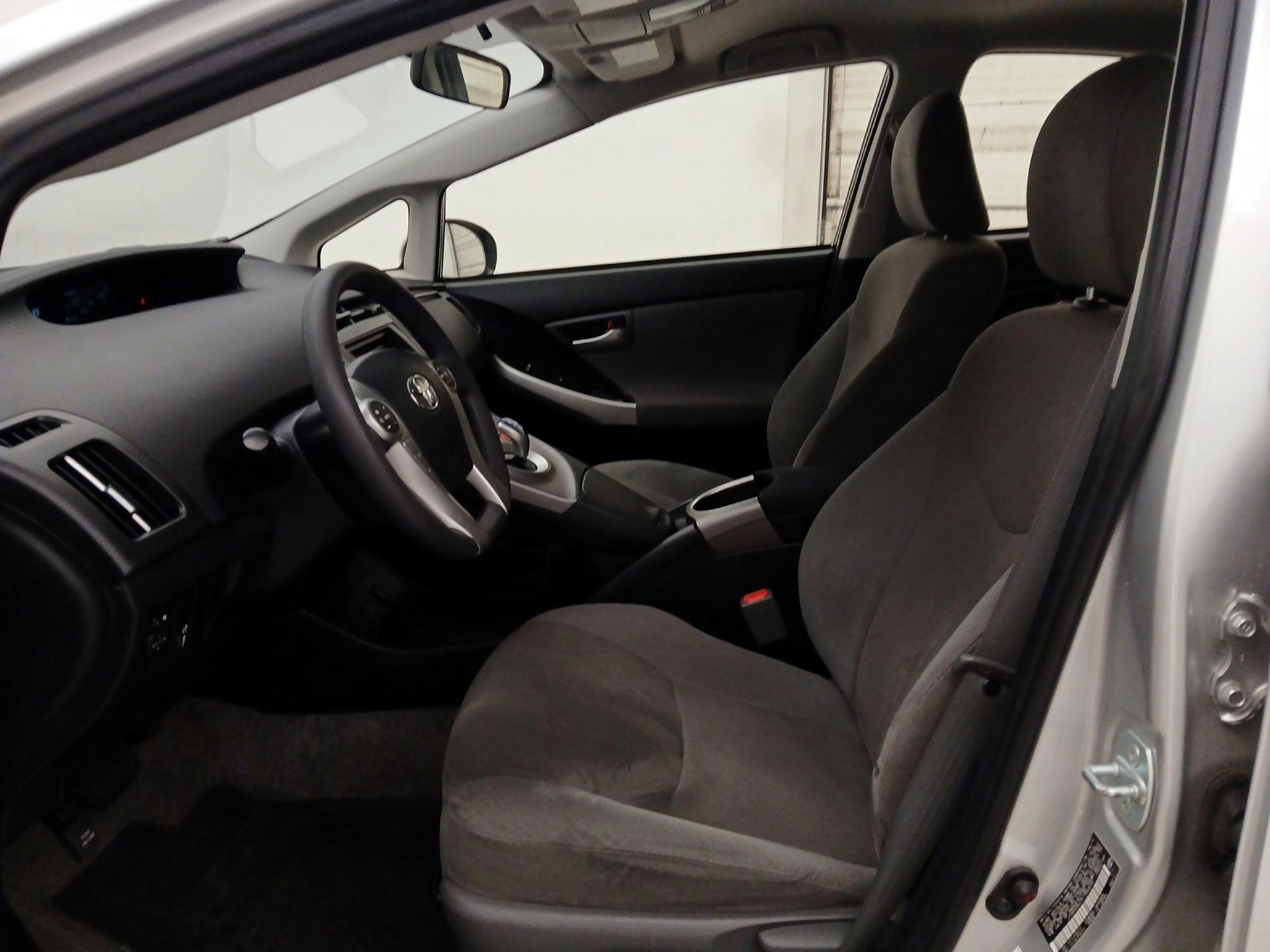 Thumbnail: 2015 Toyota Prius - 11