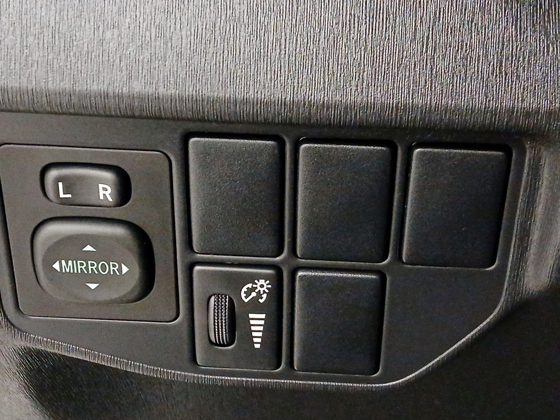 Thumbnail: 2015 Toyota Prius - 13