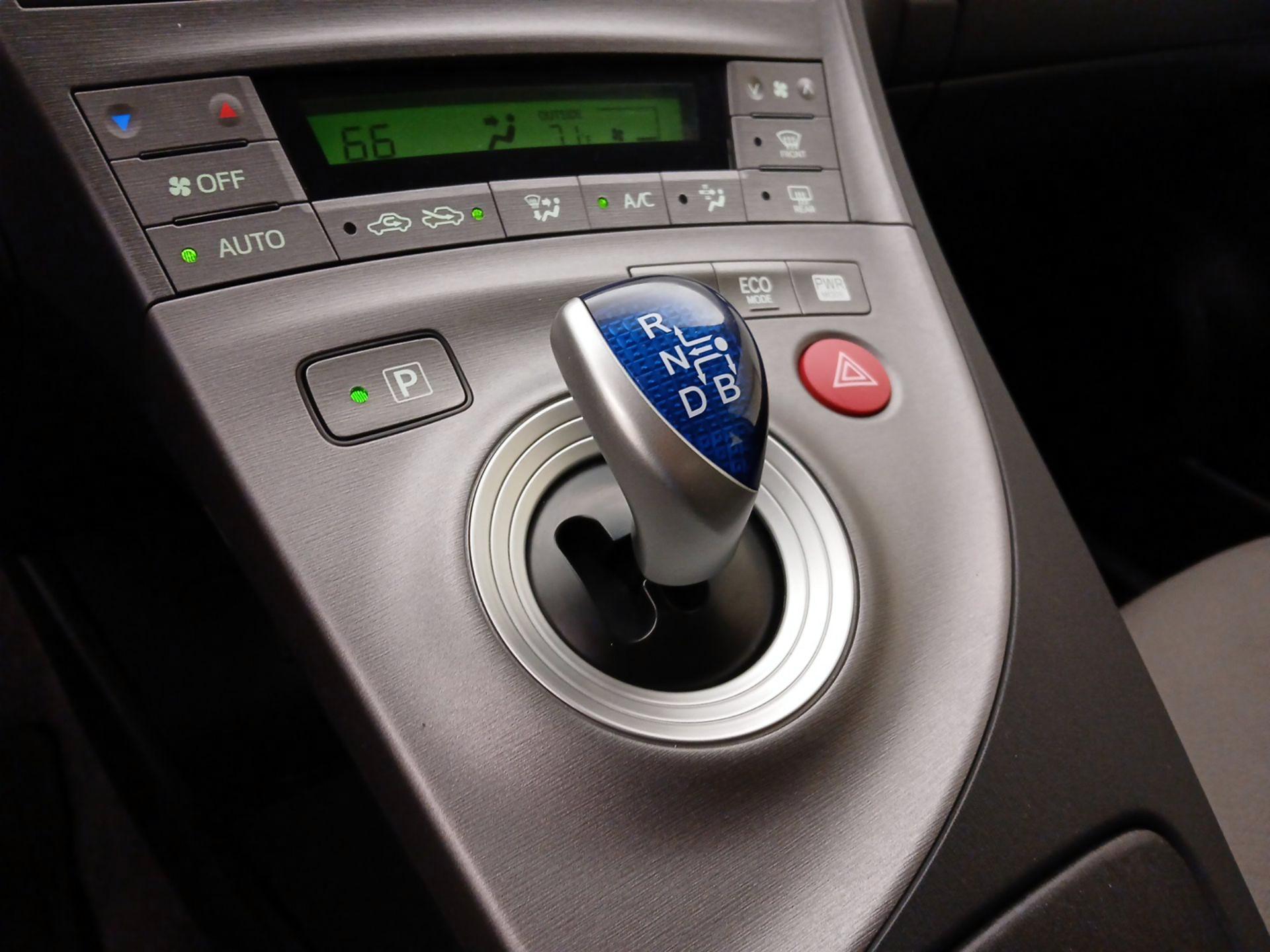 Thumbnail: 2015 Toyota Prius - 16