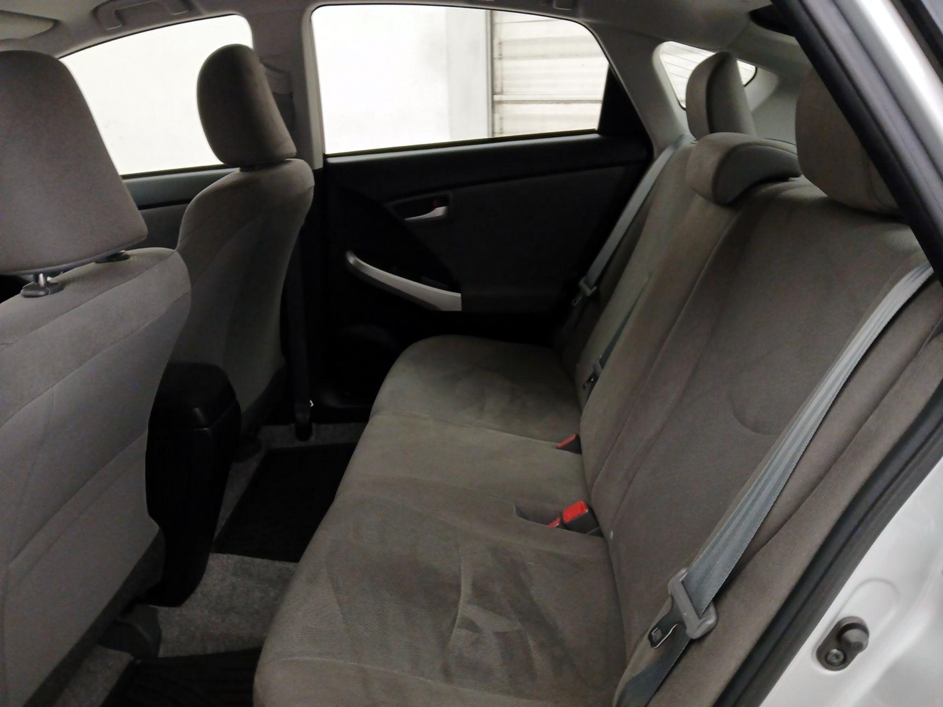 Thumbnail: 2015 Toyota Prius - 18