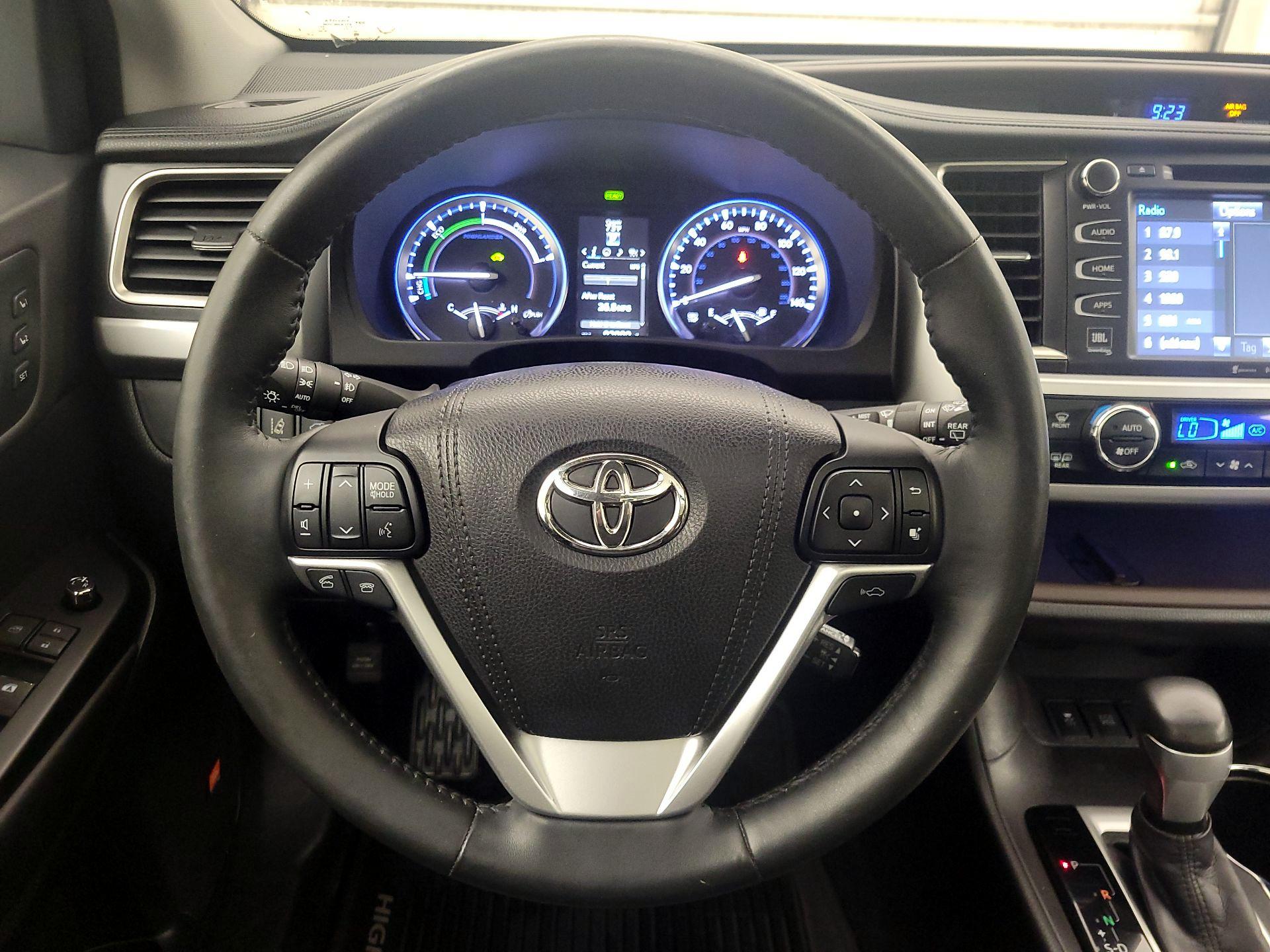 Thumbnail: 2016 Toyota Highlander - 10