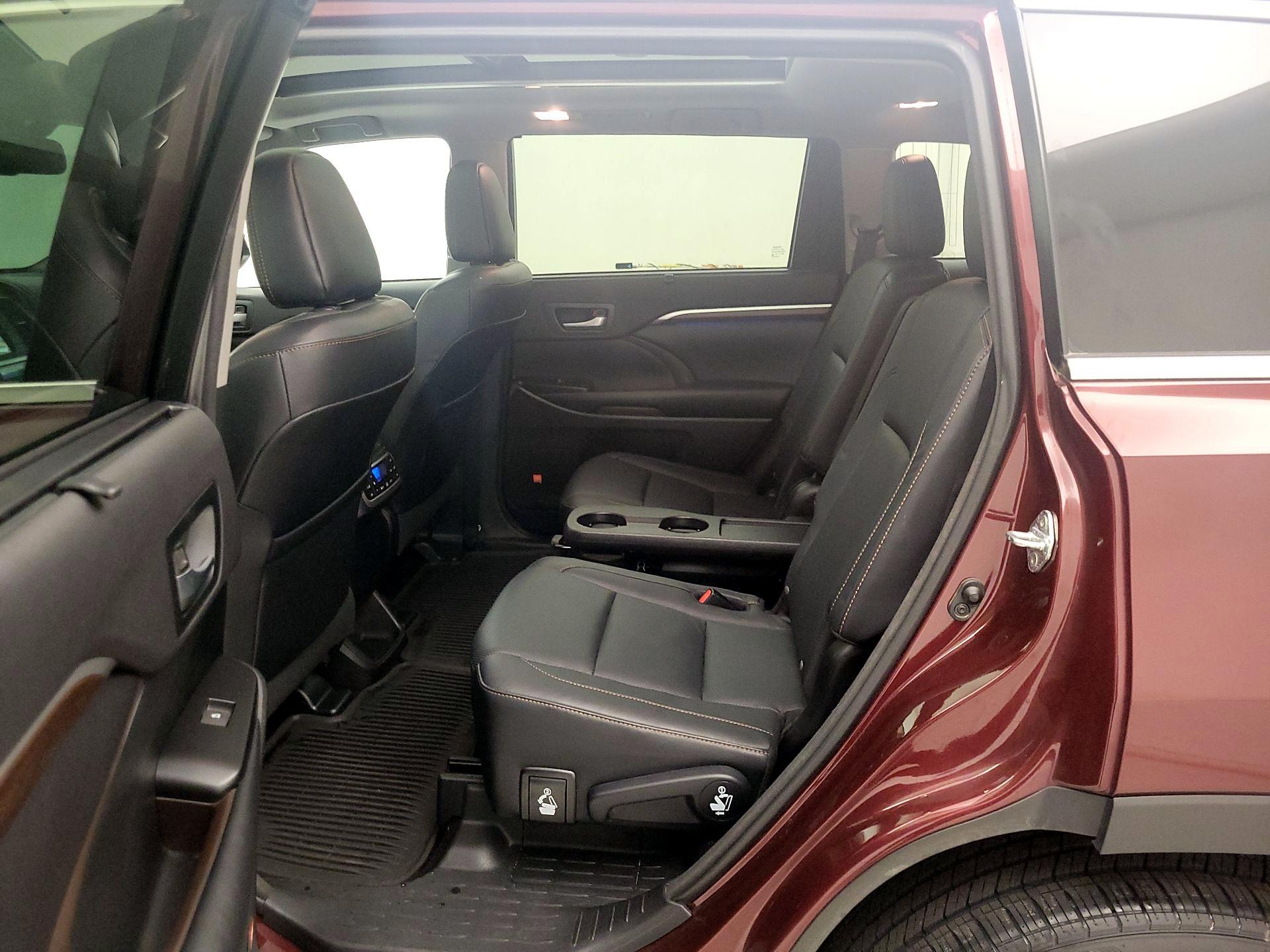 Thumbnail: 2016 Toyota Highlander - 20