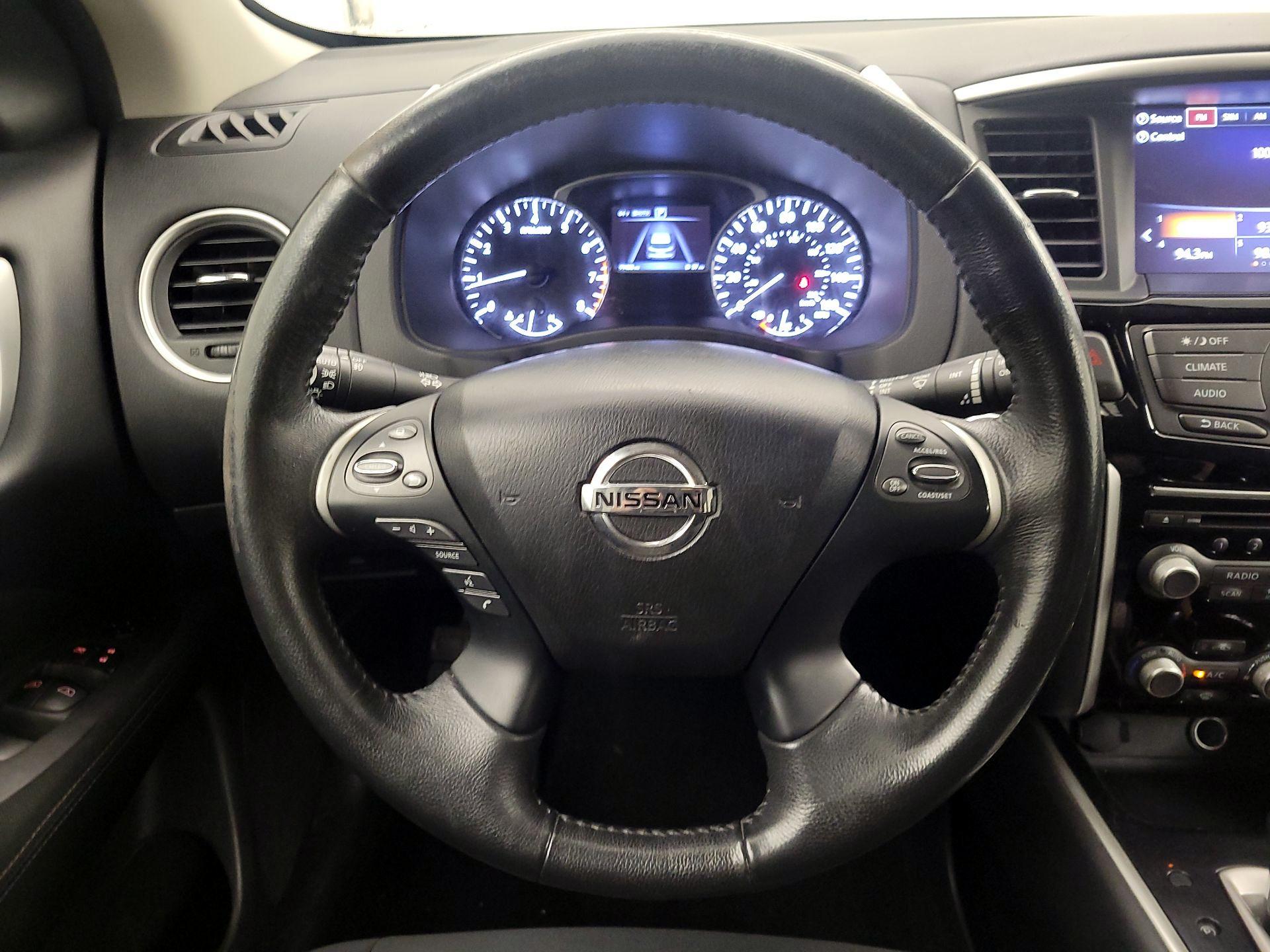 Thumbnail: 2017 Nissan Pathfinder - 10