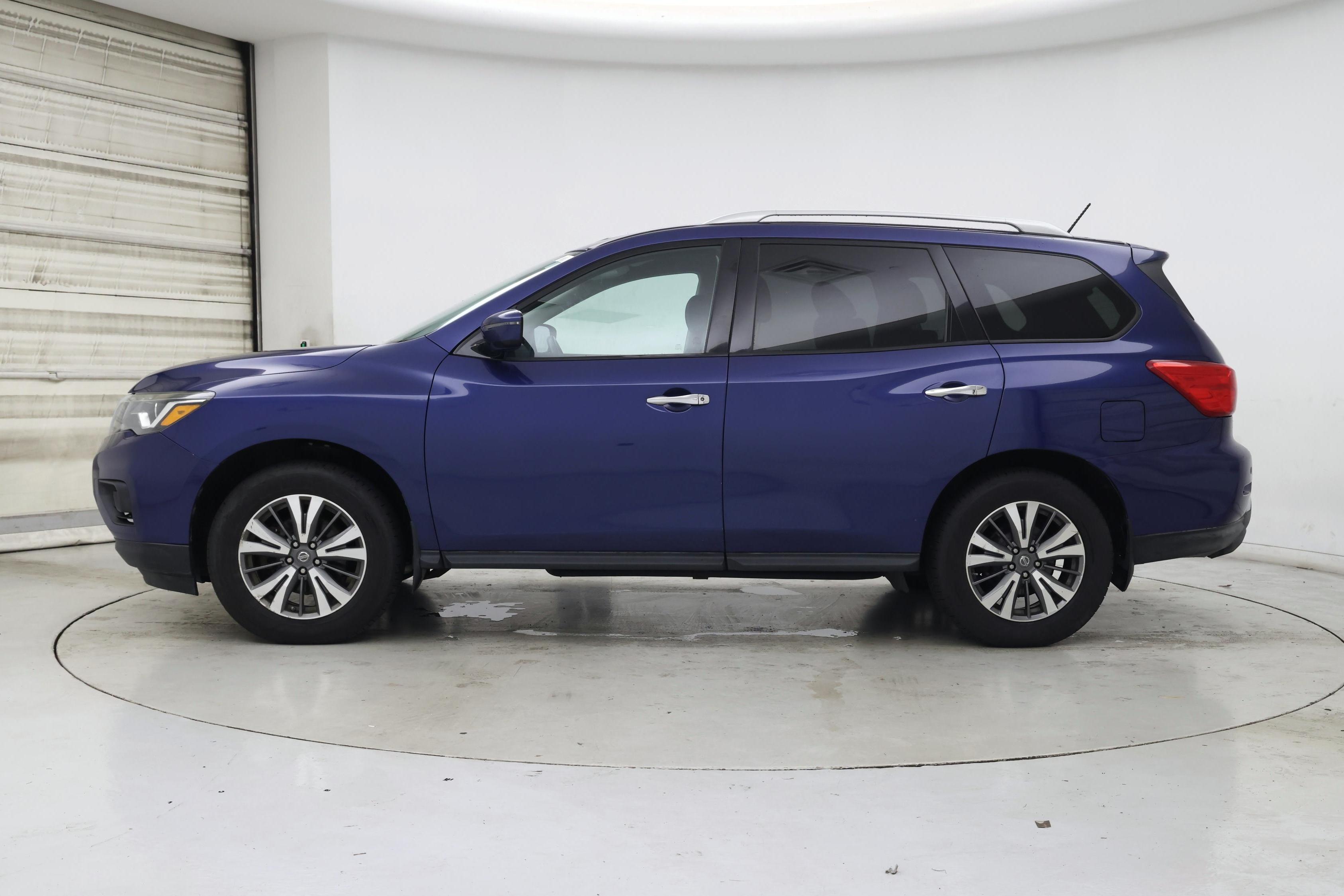 Thumbnail: 2017 Nissan Pathfinder - 3