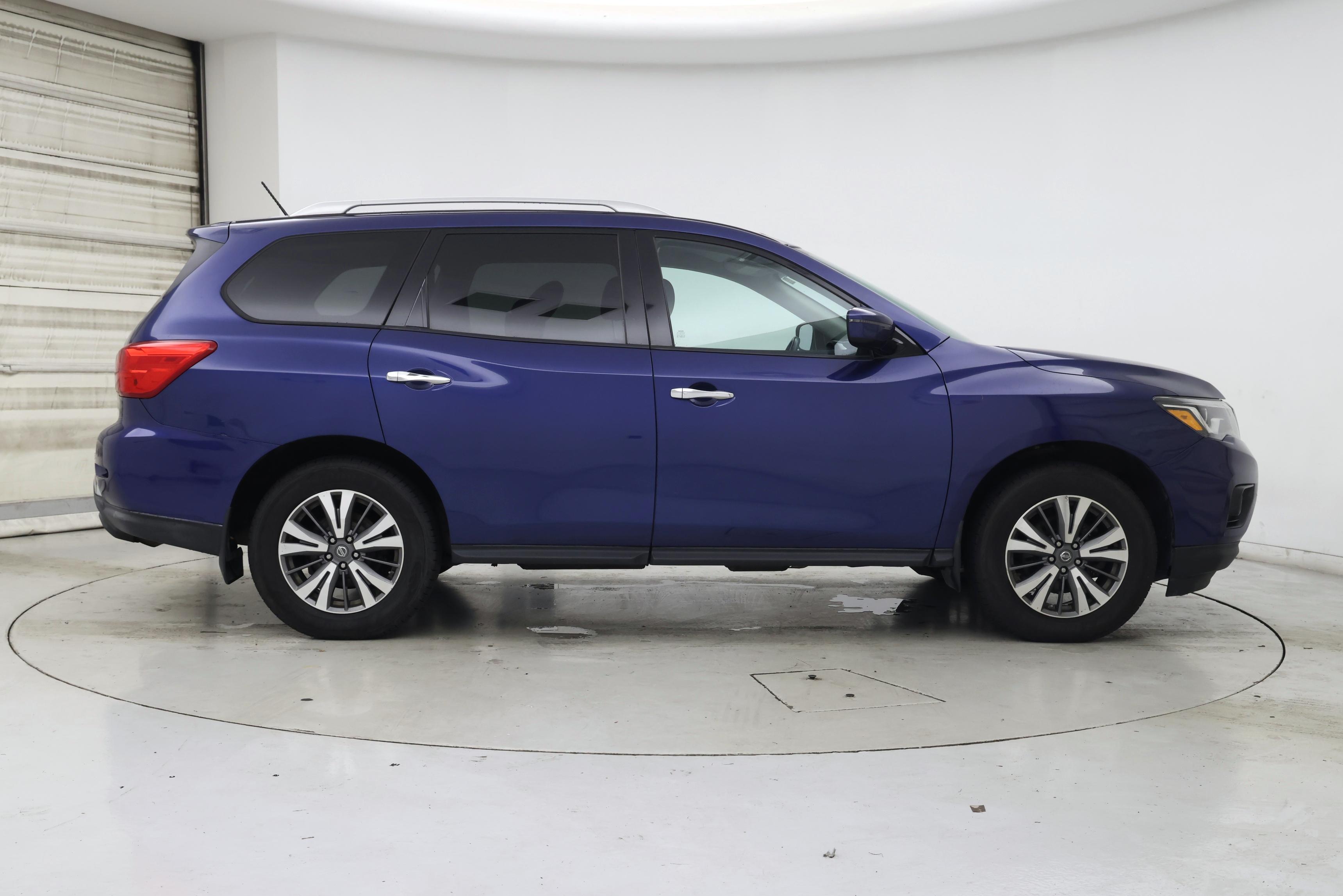 Thumbnail: 2017 Nissan Pathfinder - 7