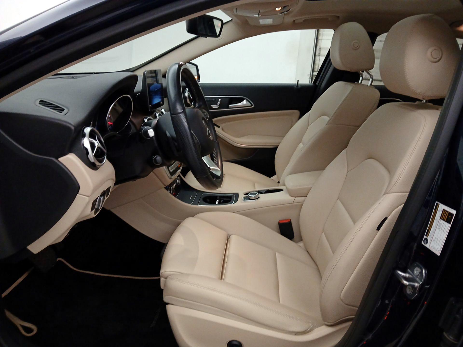 Thumbnail: 2019 Mercedes-Benz GLA - 11