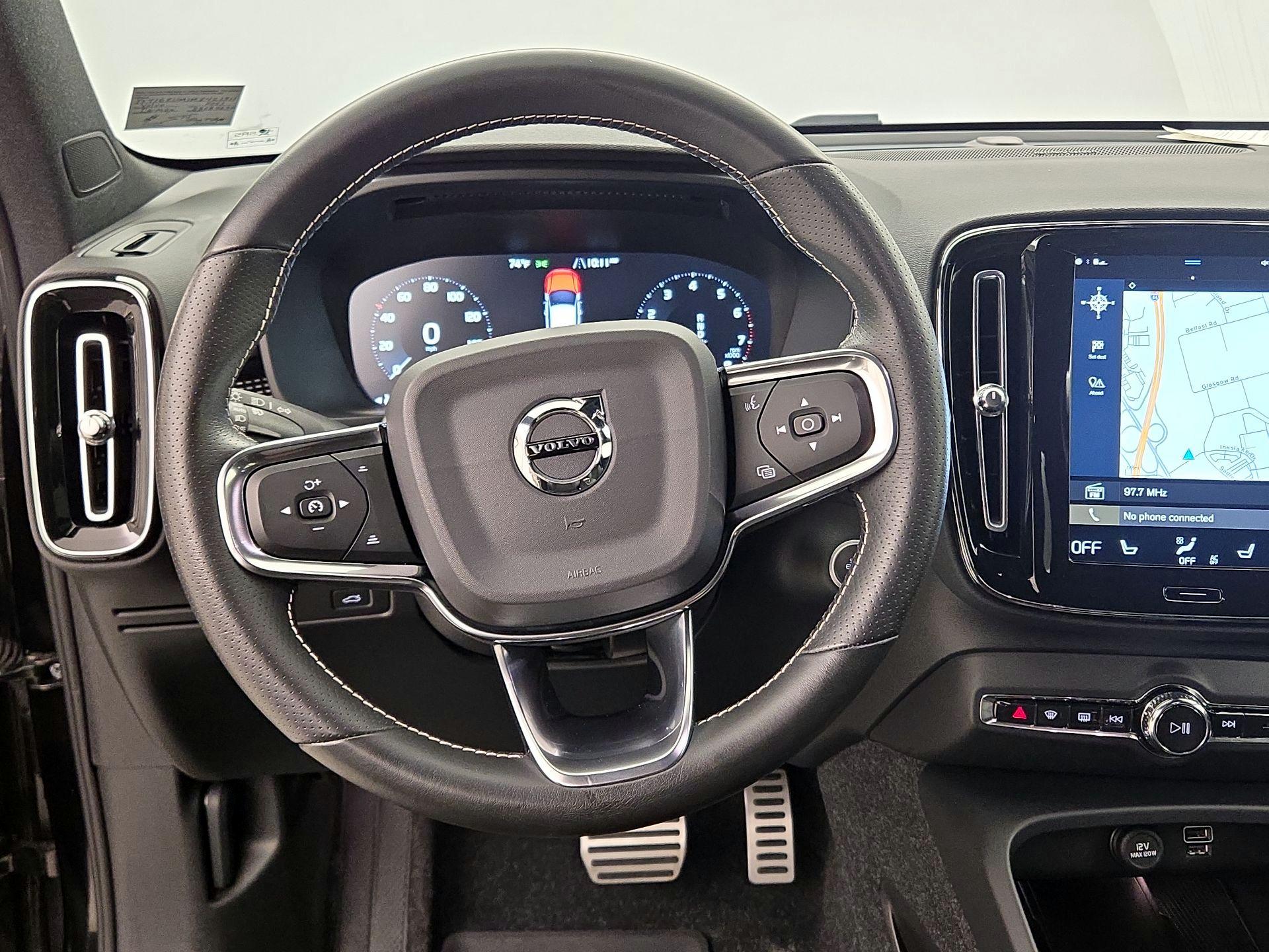 Thumbnail: 2021 Volvo XC40 - 10