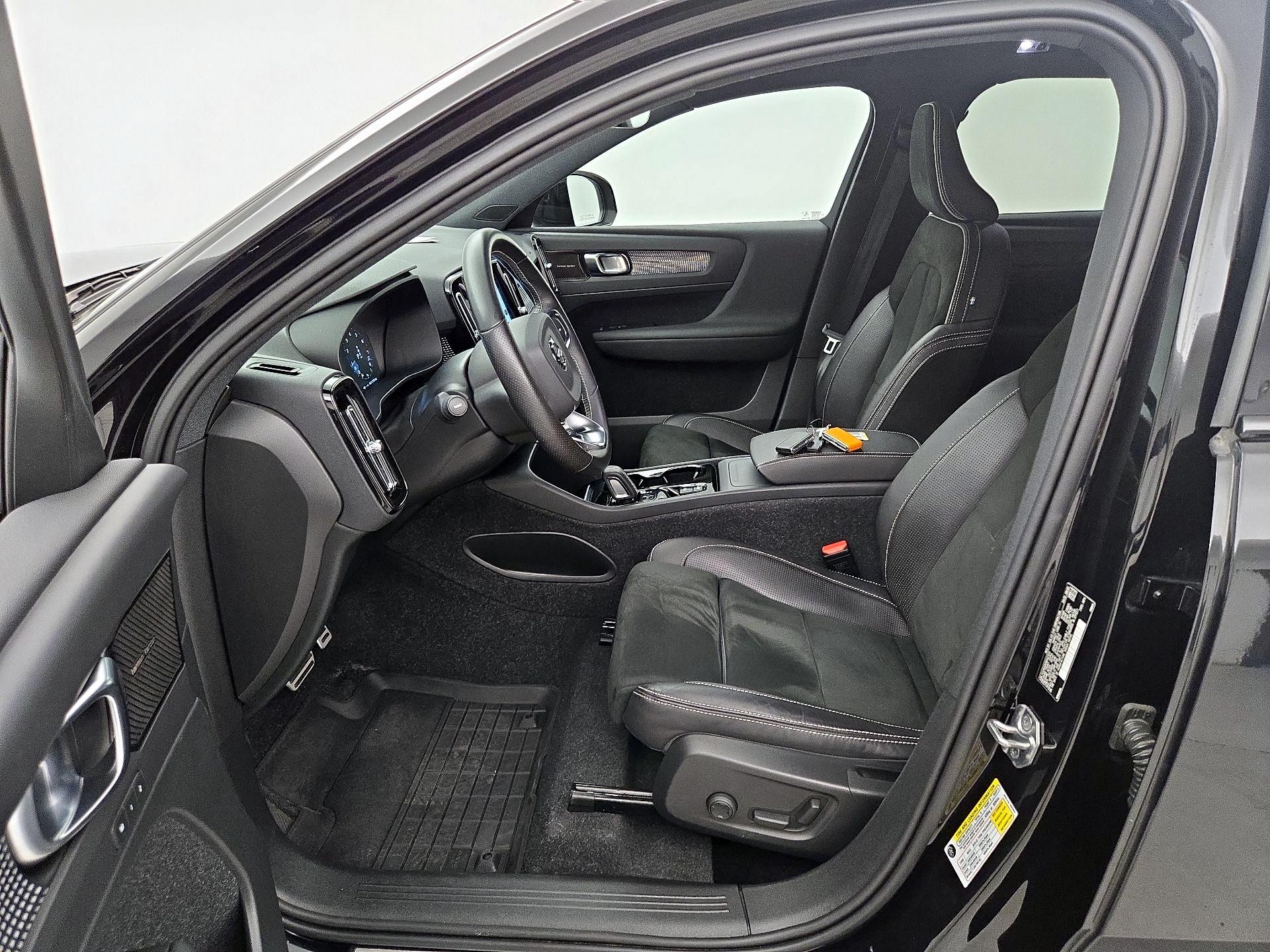 Thumbnail: 2021 Volvo XC40 - 11