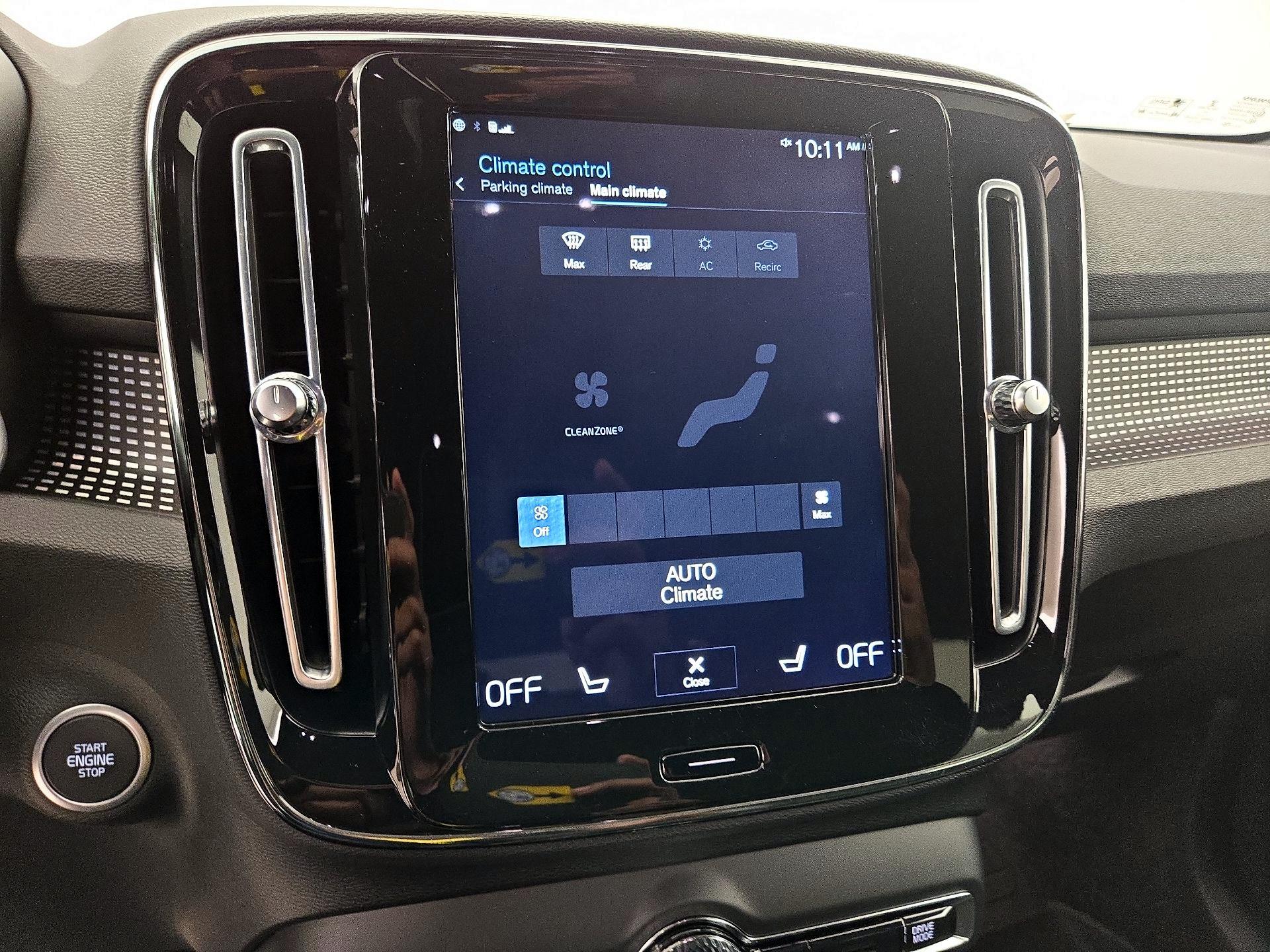 Thumbnail: 2021 Volvo XC40 - 17