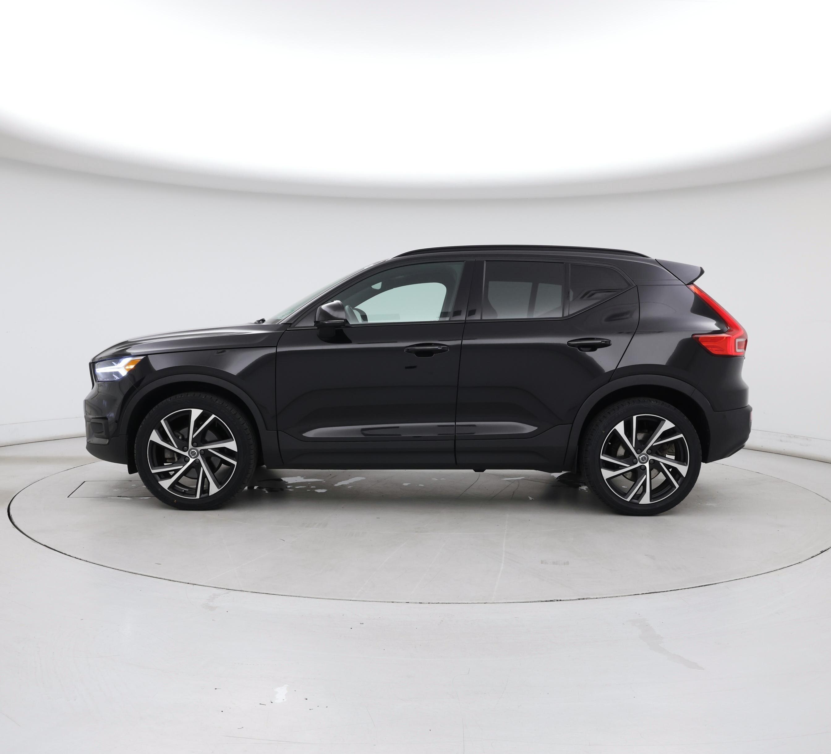 Thumbnail: 2021 Volvo XC40 - 3