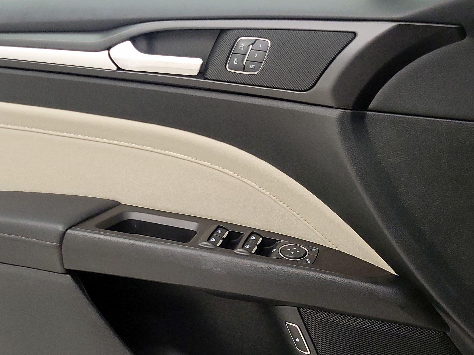 Thumbnail: 2017 Ford Fusion - 10