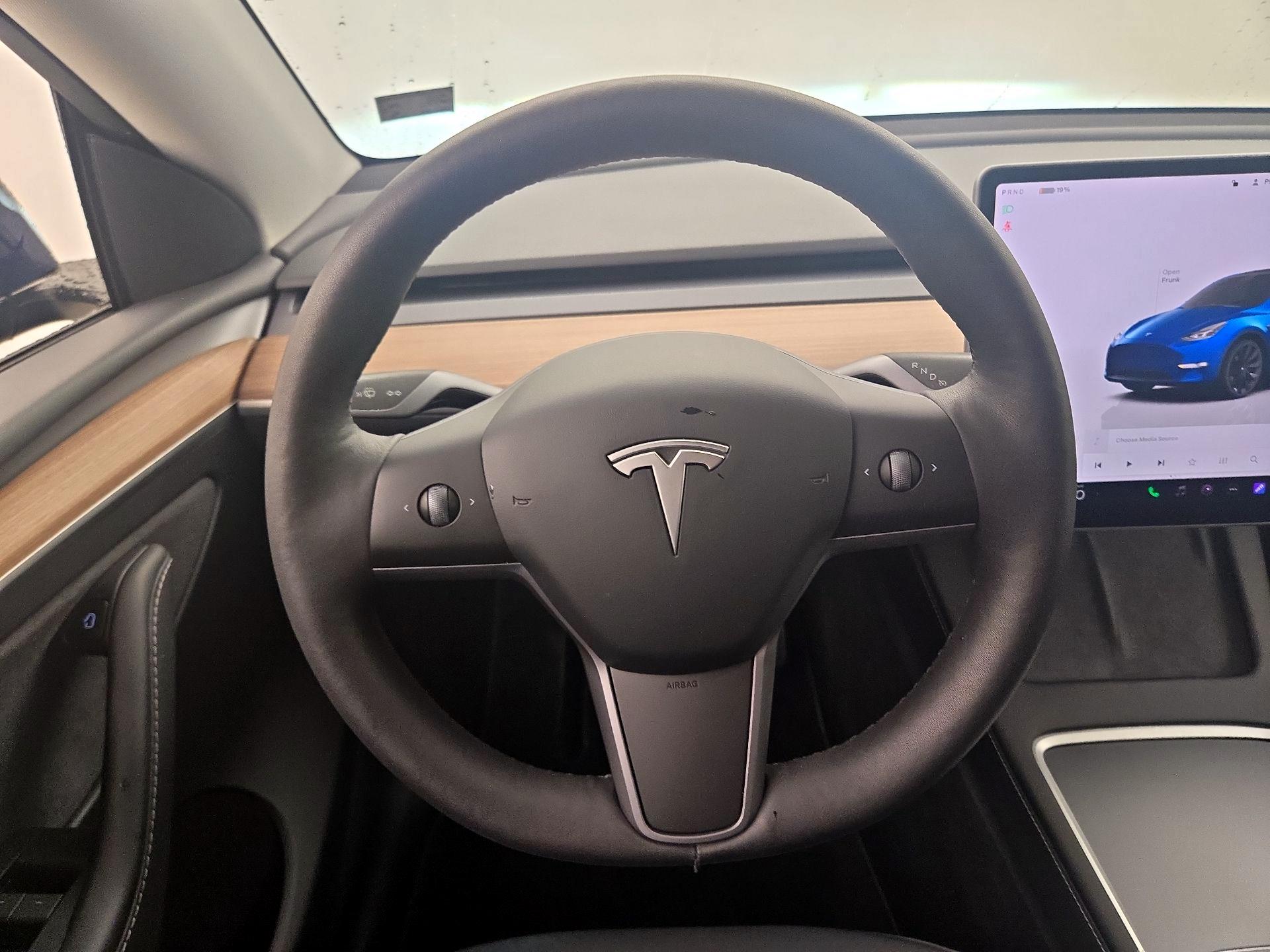 Thumbnail: 2023 Tesla Model Y - 10