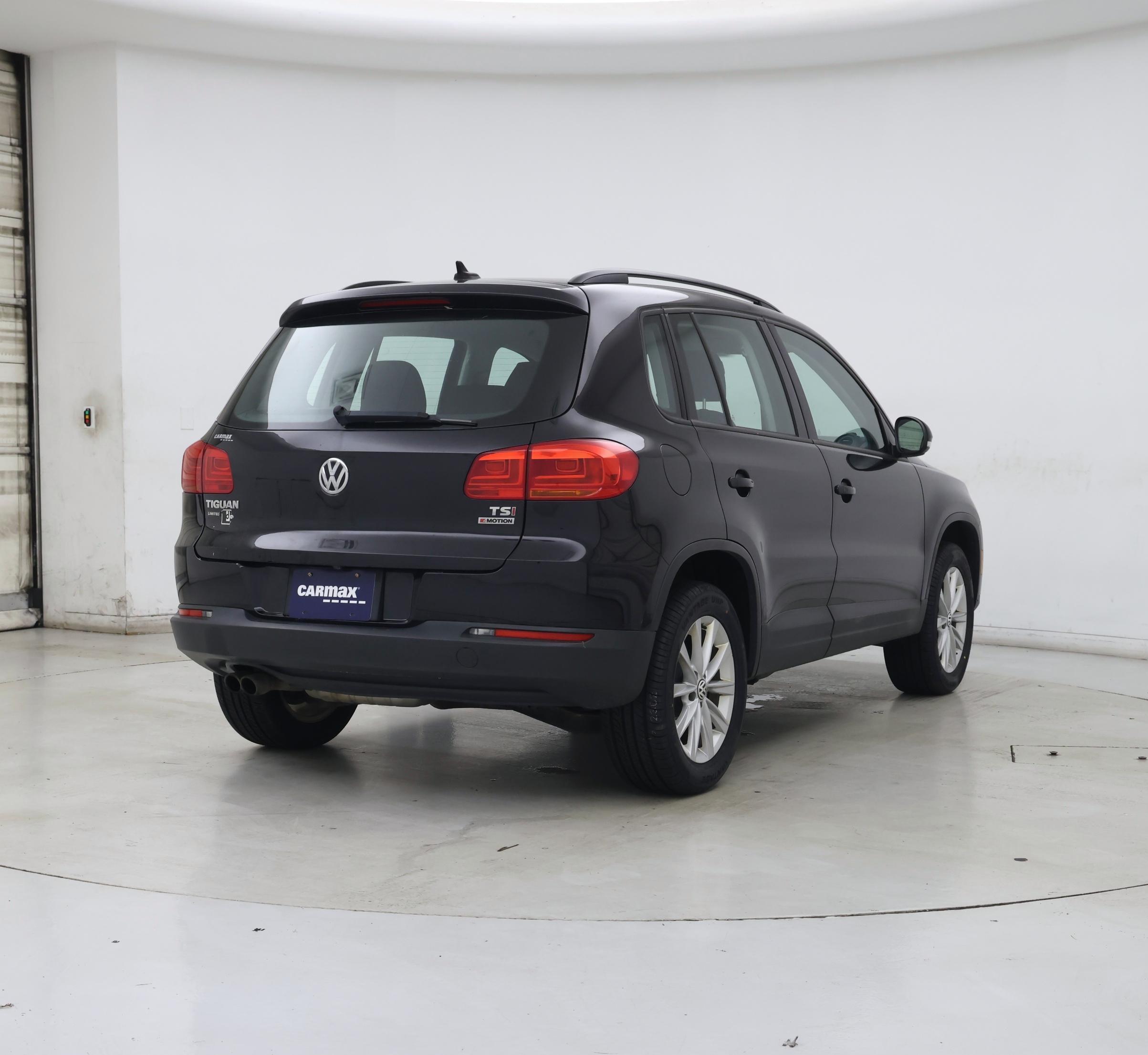 Thumbnail: 2018 Volkswagen Tiguan - 8