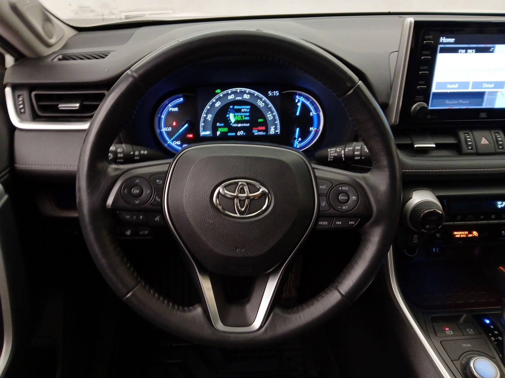 Thumbnail: 2019 Toyota RAV4 - 10