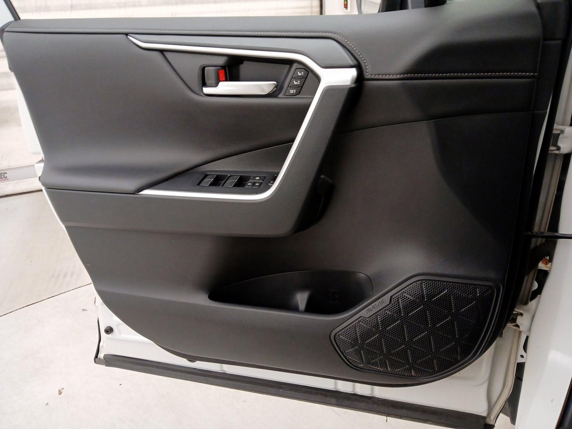 Thumbnail: 2019 Toyota RAV4 - 12